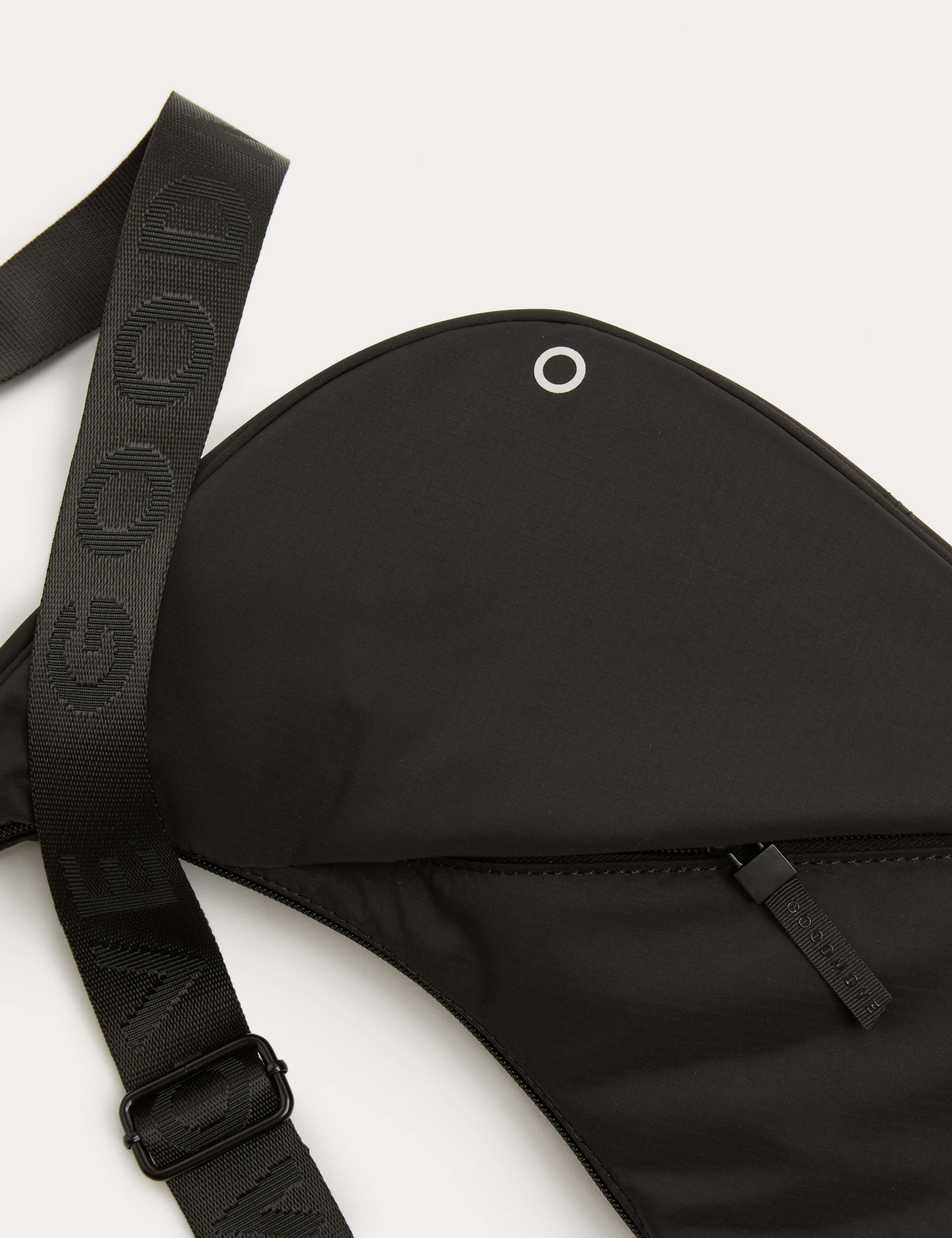 Cross Body Sing Bag 3 of 4