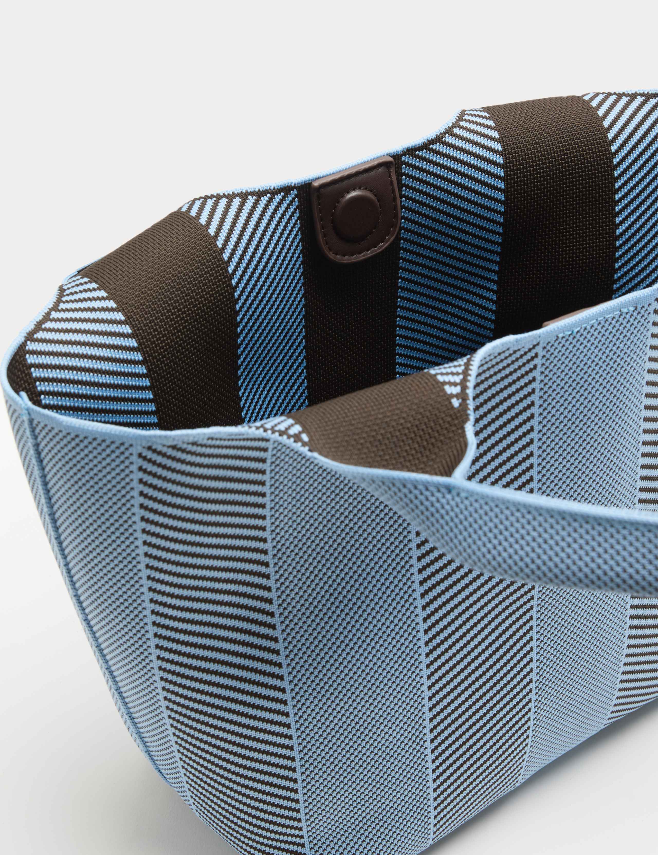 Flyknit Striped Top Handle Grab Bag 3 of 3