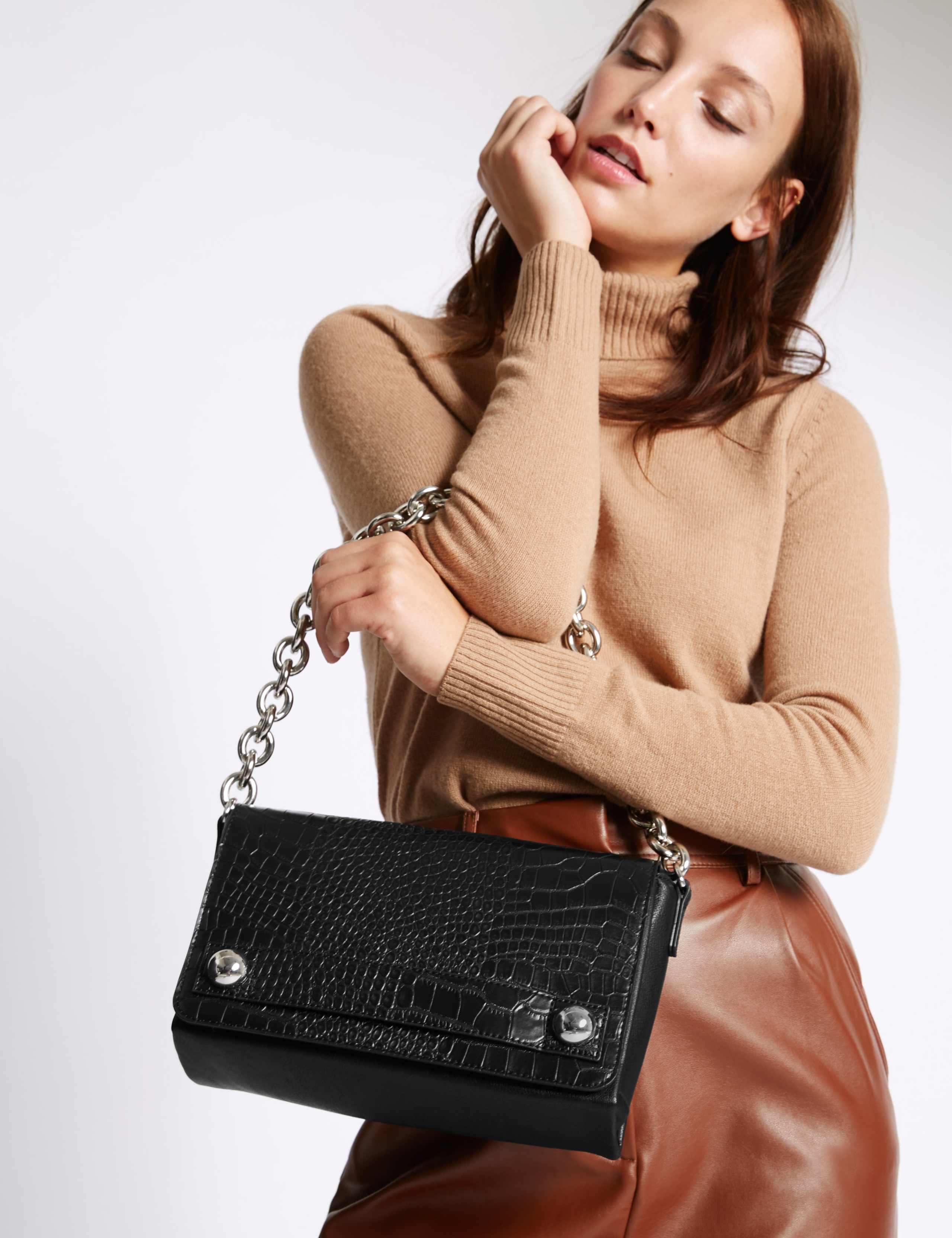 Faux Leather Chunky Chain Shoulder Bag 6 of 6