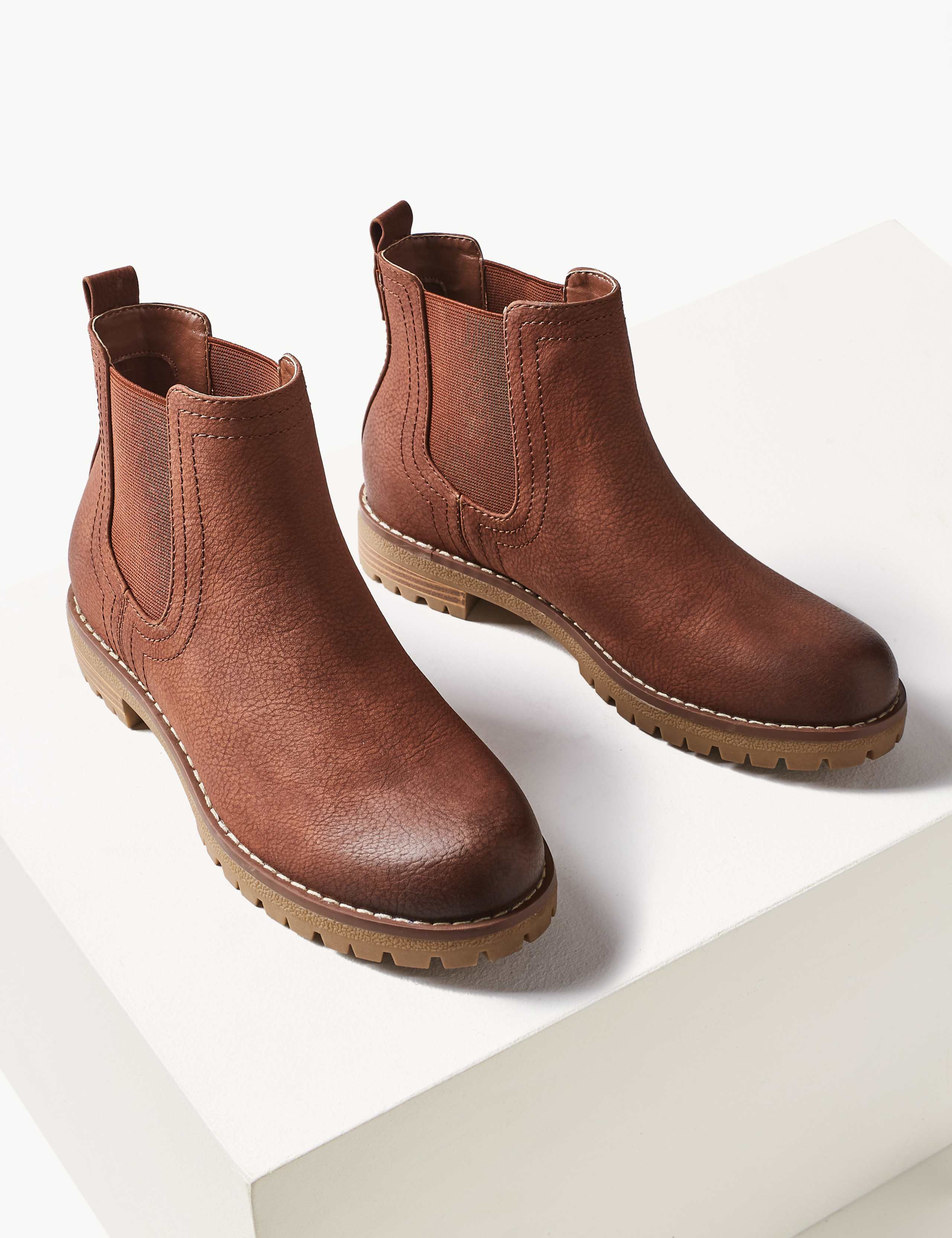 Chelsea Cleat Sole Ankle Boots 3 of 5