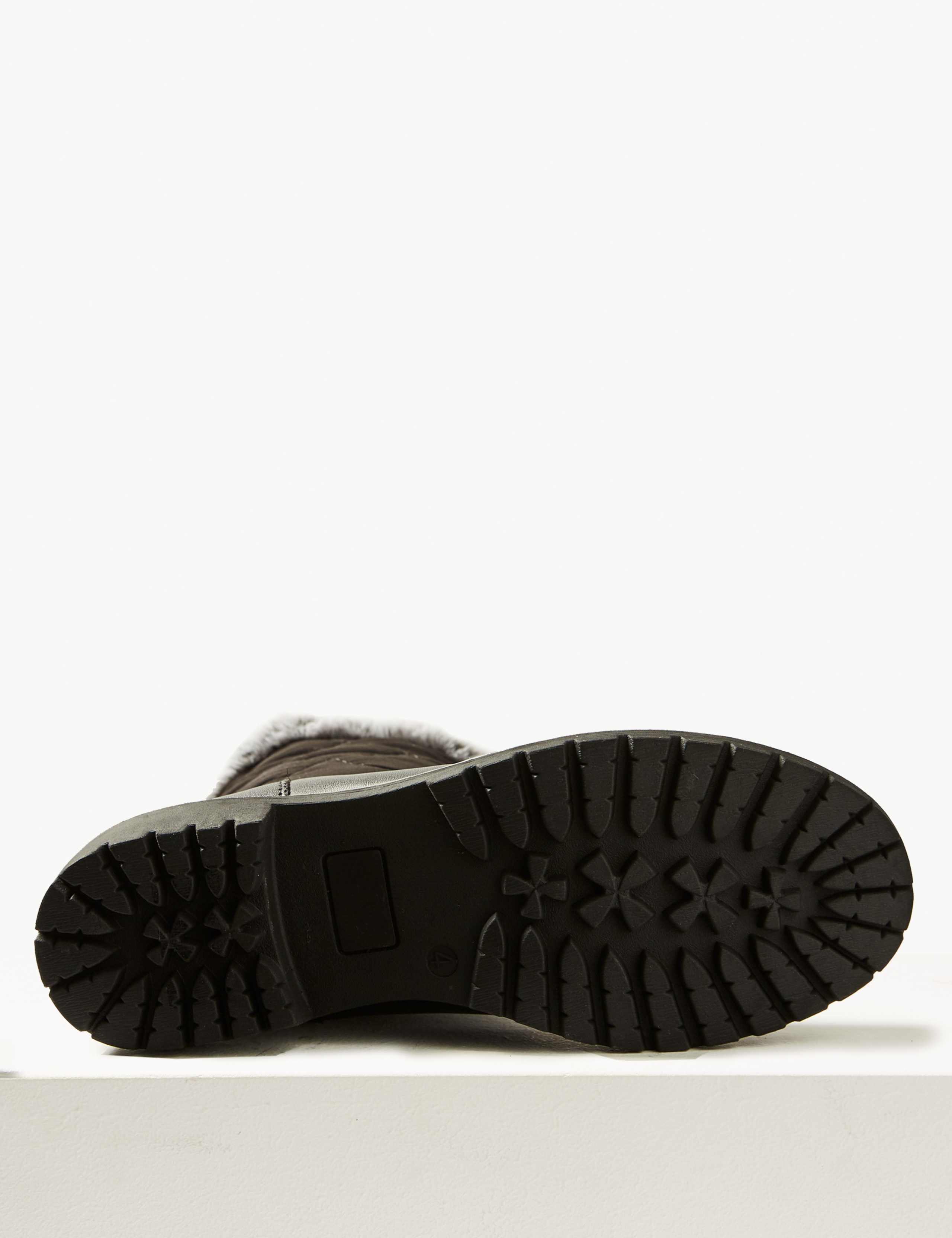 Front Zipped Quilted Duck Boots 6 of 6