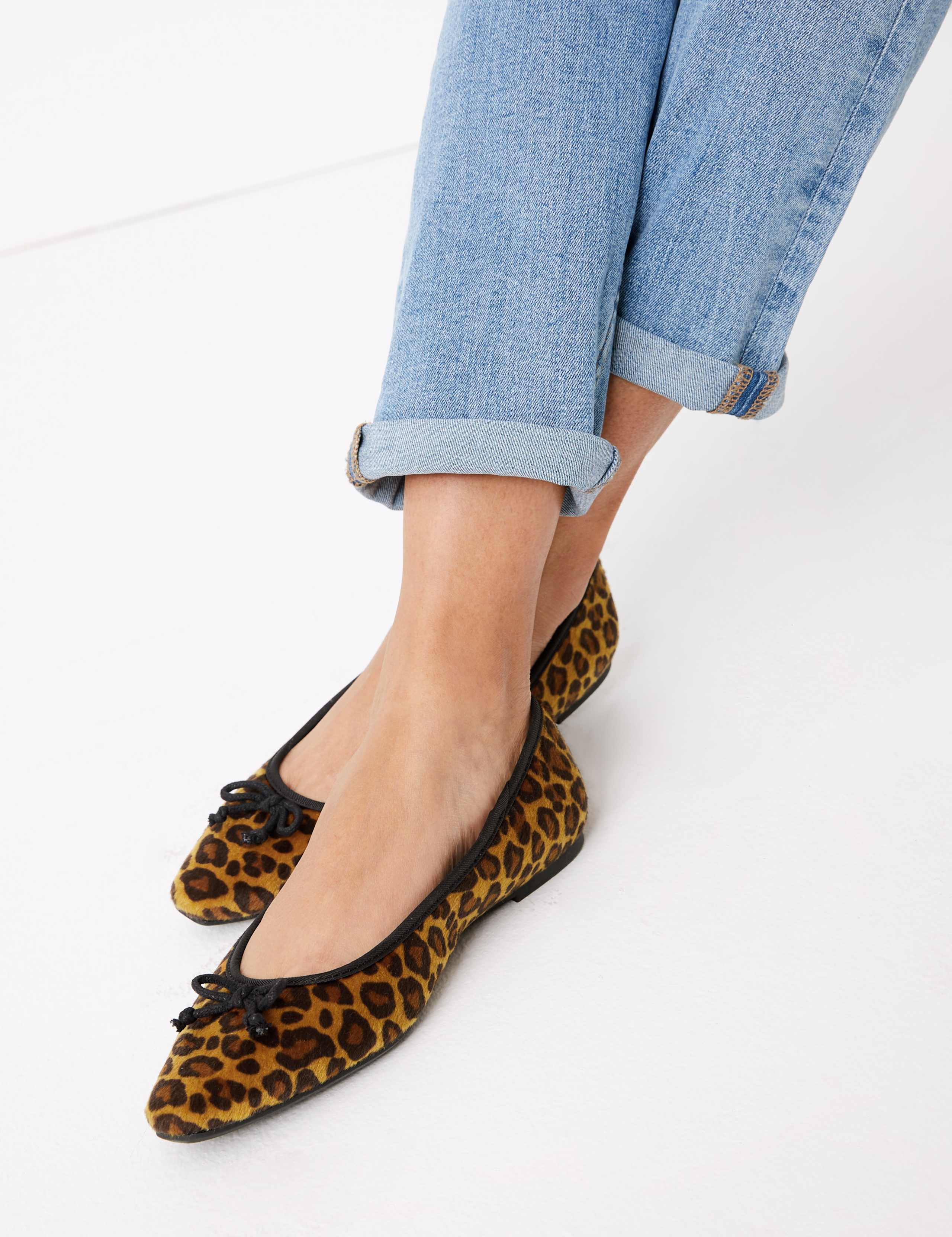 Leopard Print Pointed Pumps 1 of 5