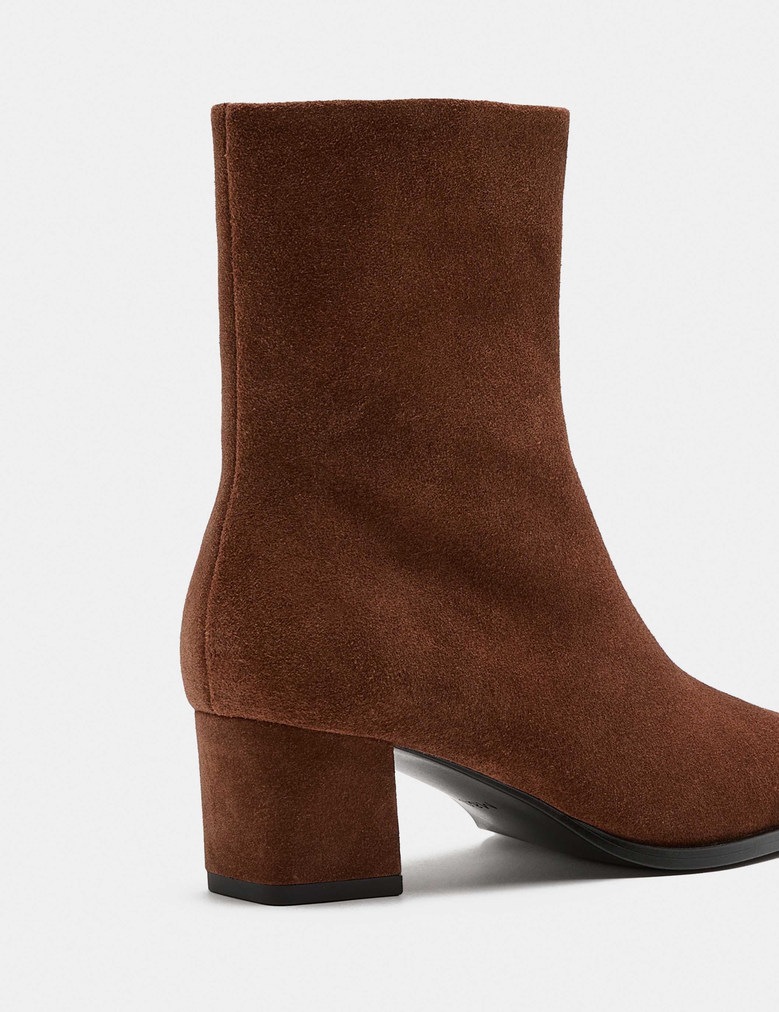 Textured Block Heel Chisel Toe Ankle Boots 3 of 3