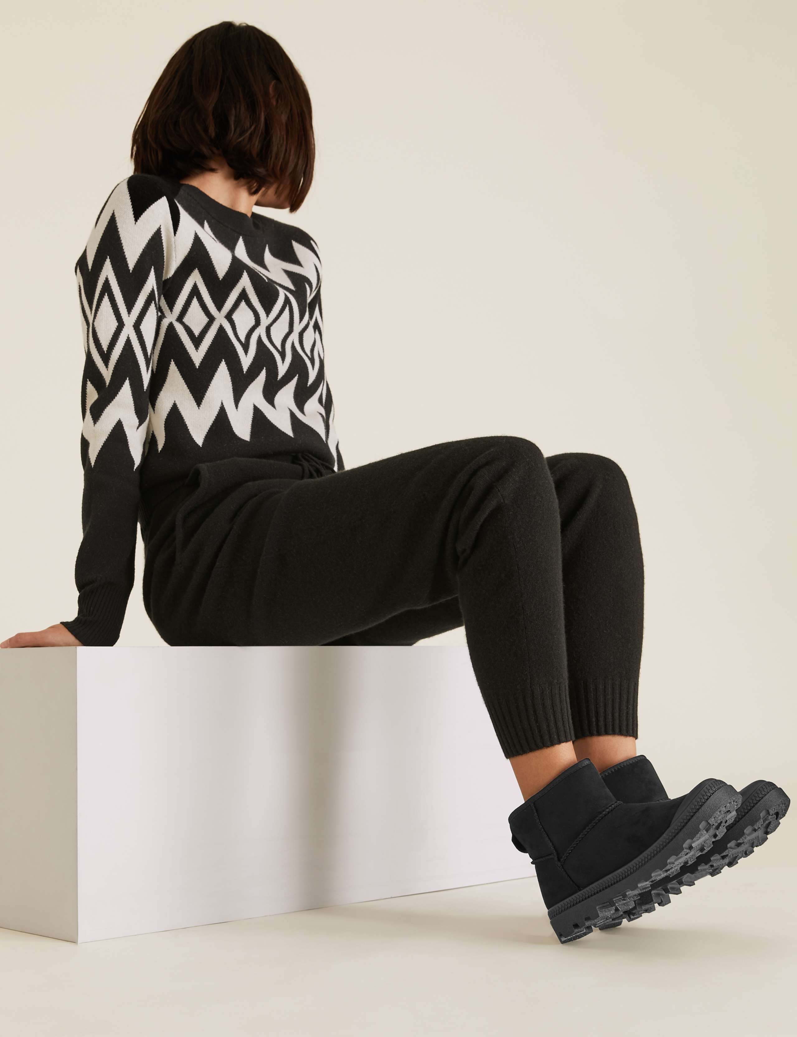 Toe Cap Pull On Ankle Boots 2 of 4