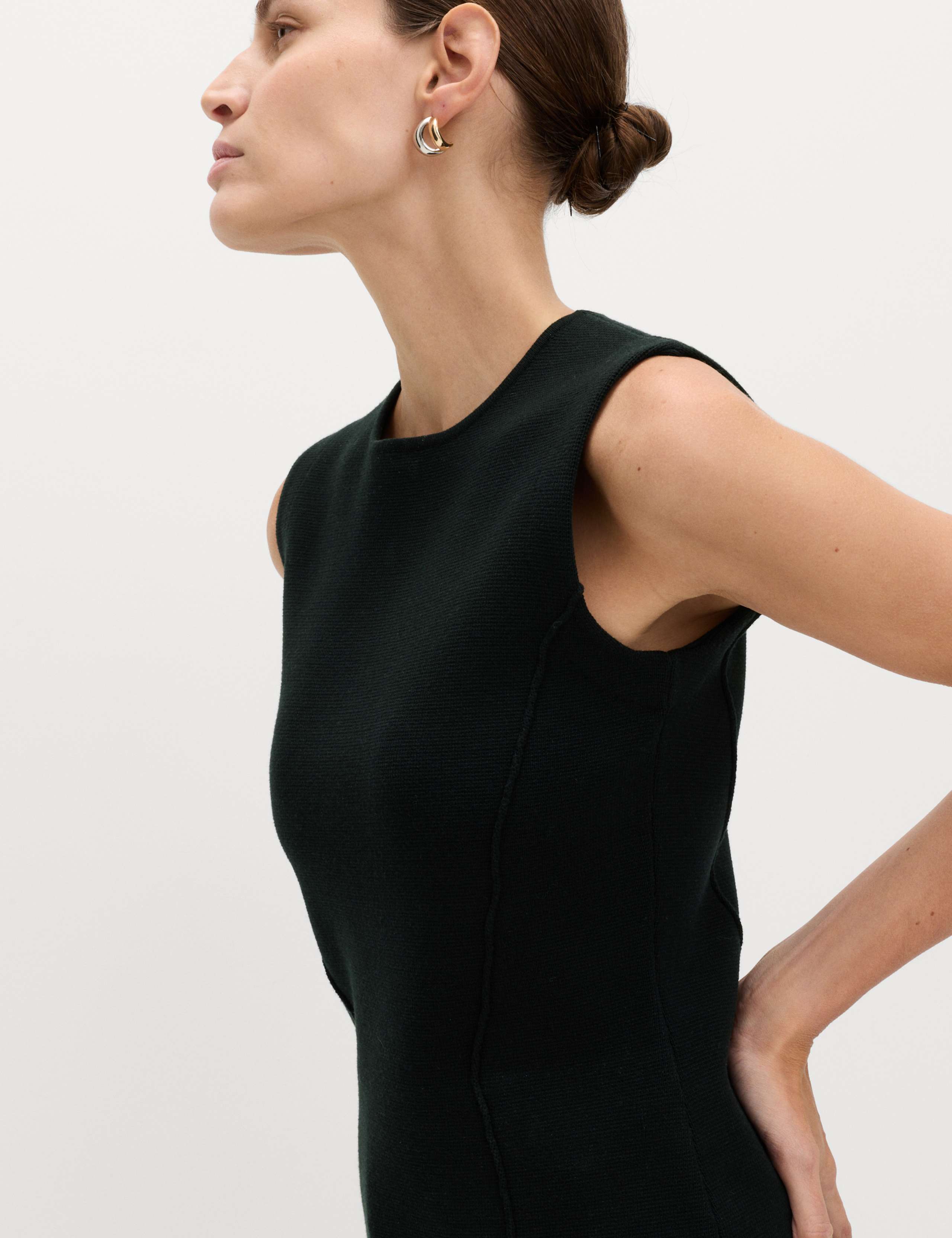 Textured Waisted Slim Fit Knitted Vest 3 of 7