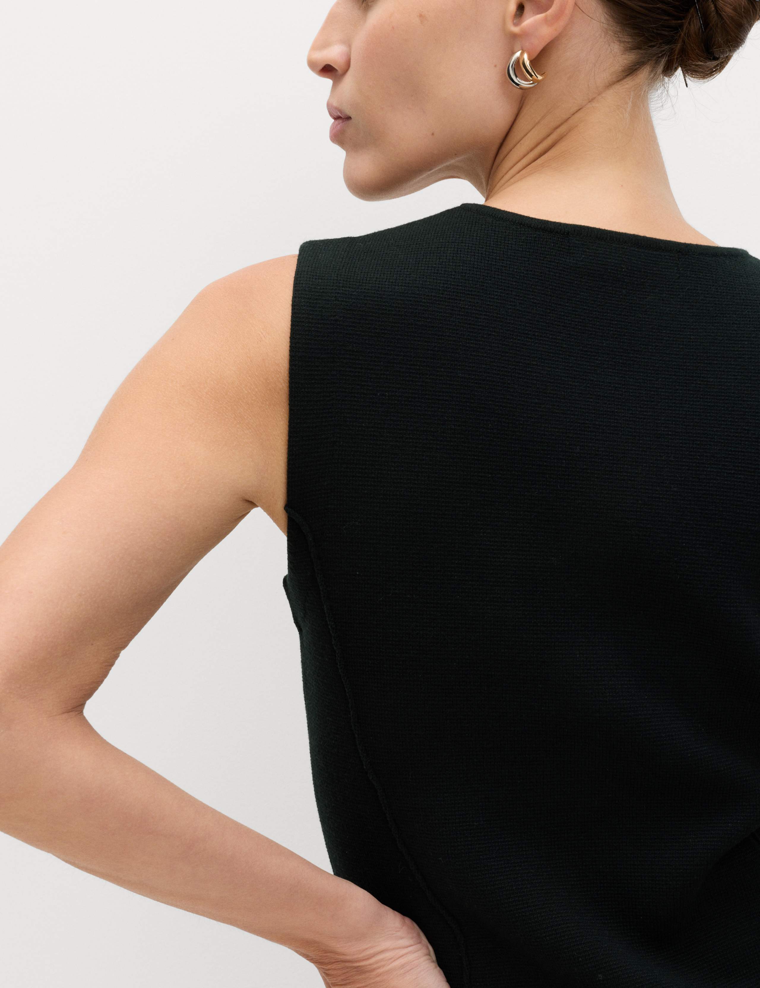 Textured Waisted Slim Fit Knitted Vest 4 of 7