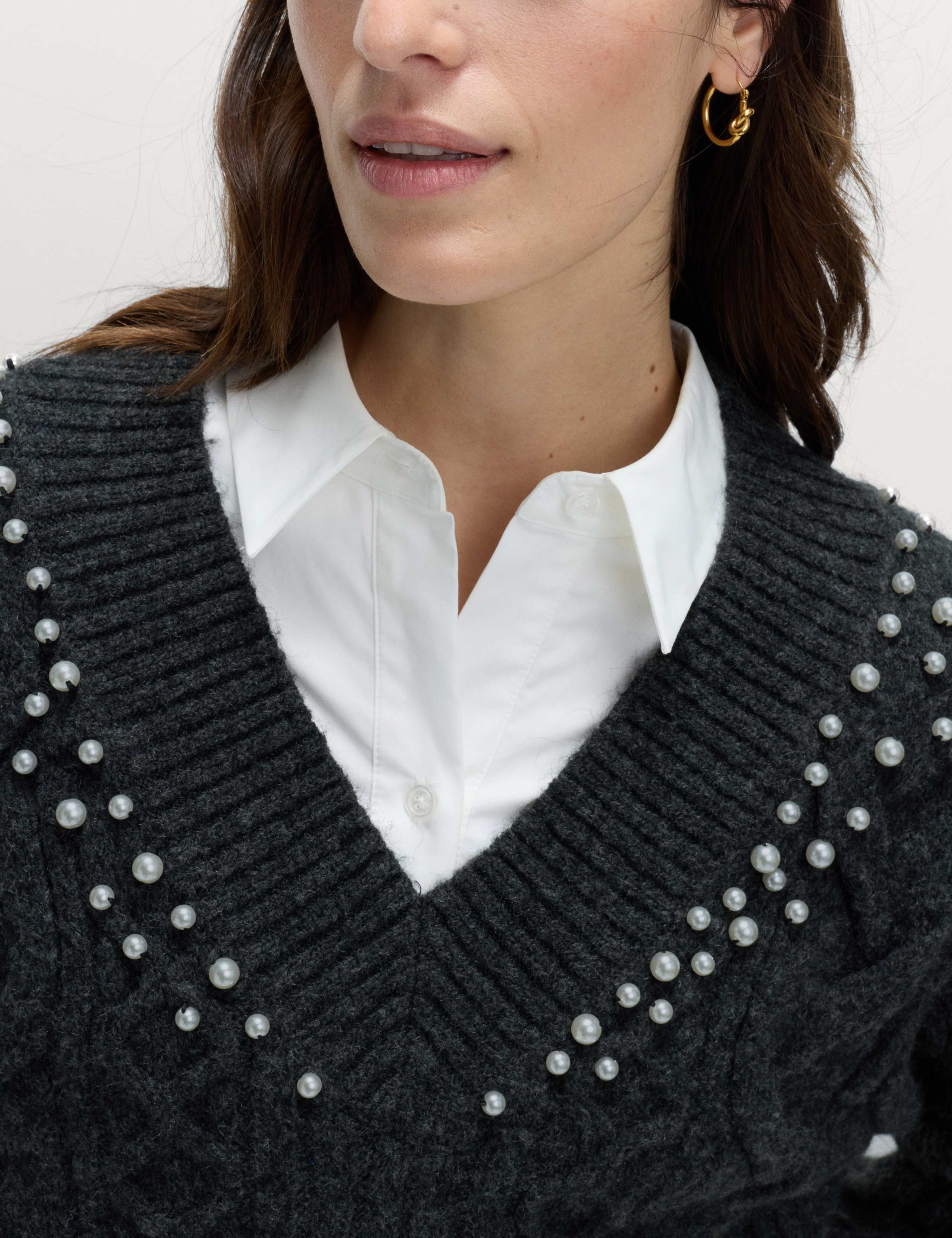 Cable Knit V-Neck Cropped Jumper with Alpaca Wool 3 of 5