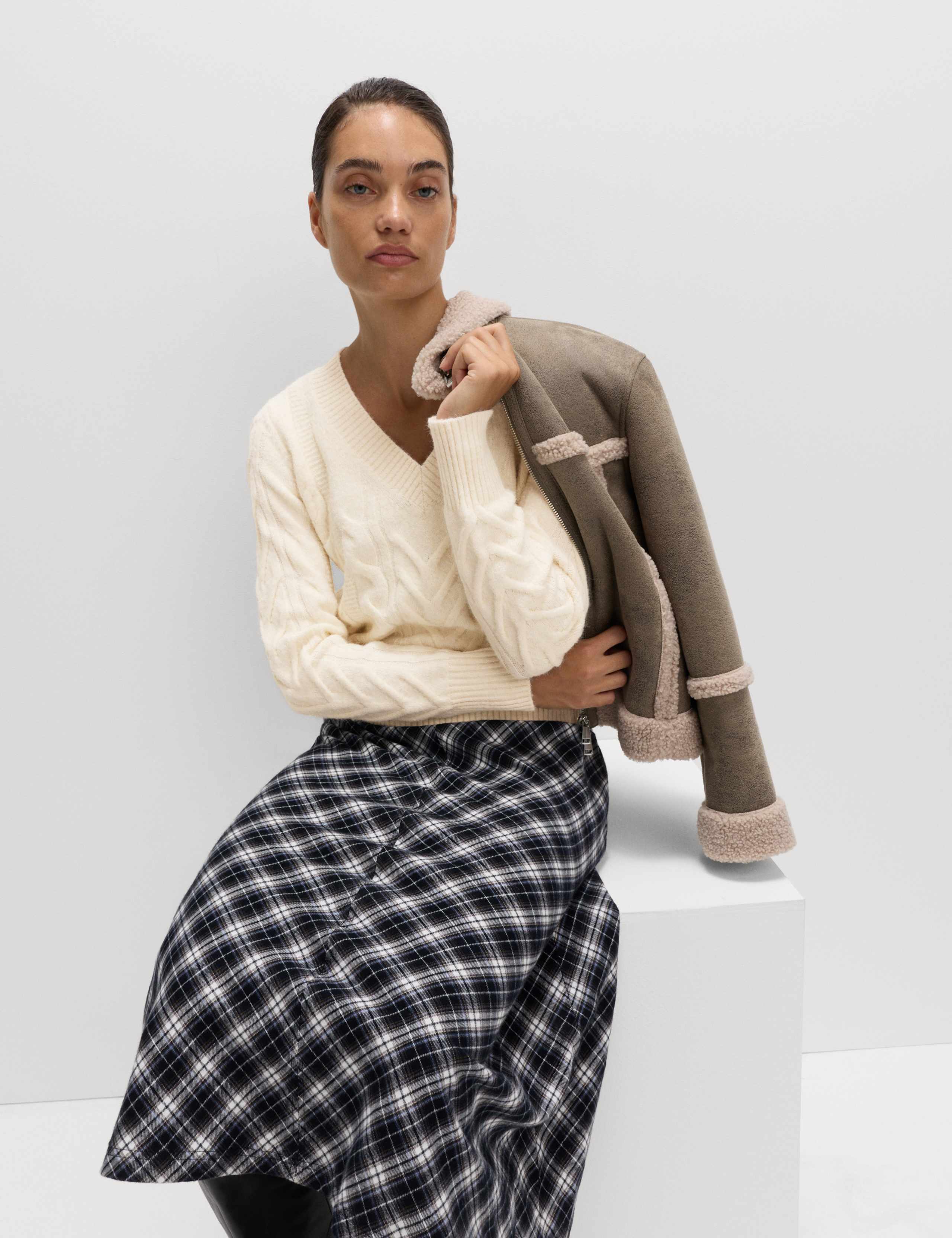 Textured Cable Knit V-Neck Jumper with Wool 4 of 6