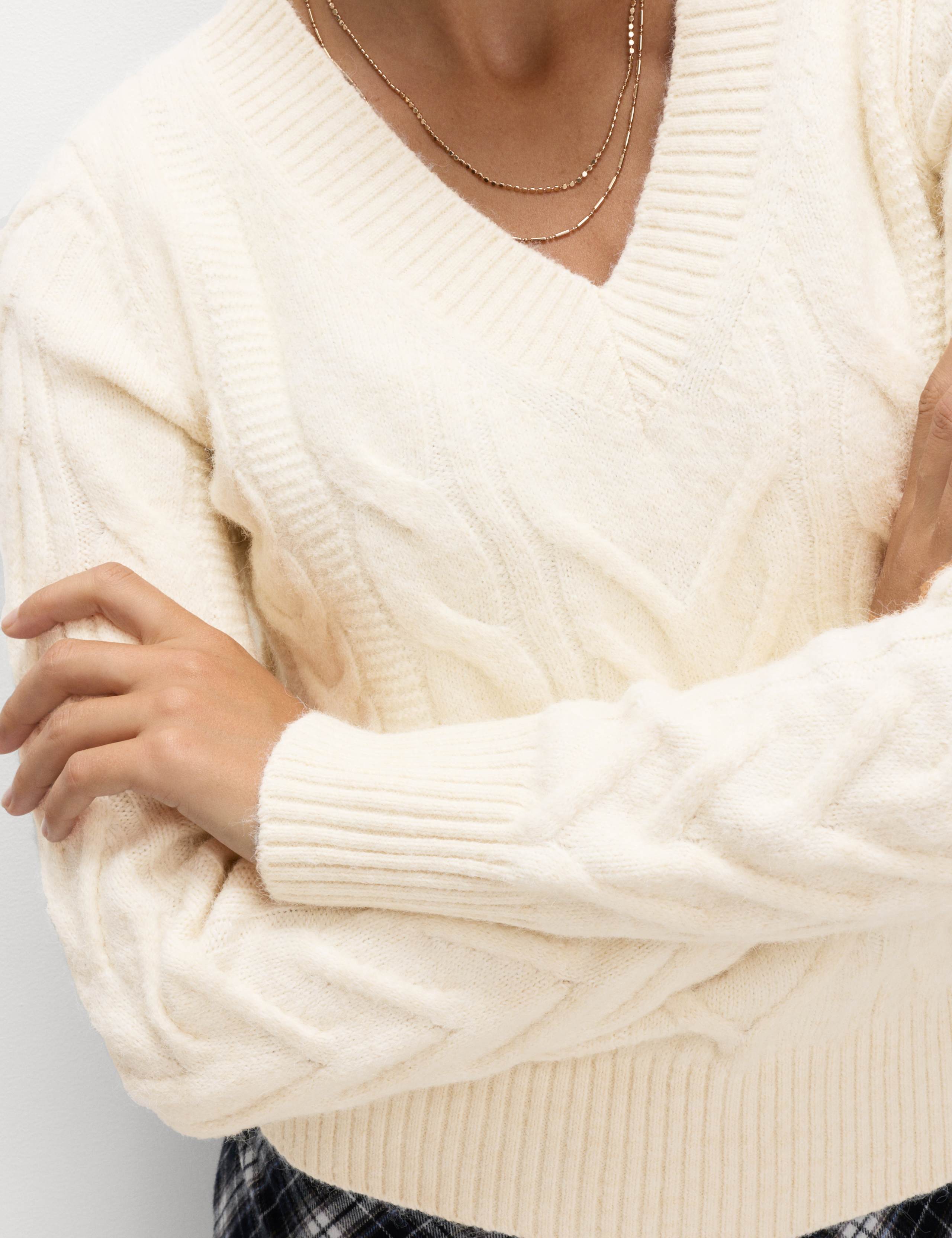 Textured Cable Knit V-Neck Jumper with Wool 5 of 6