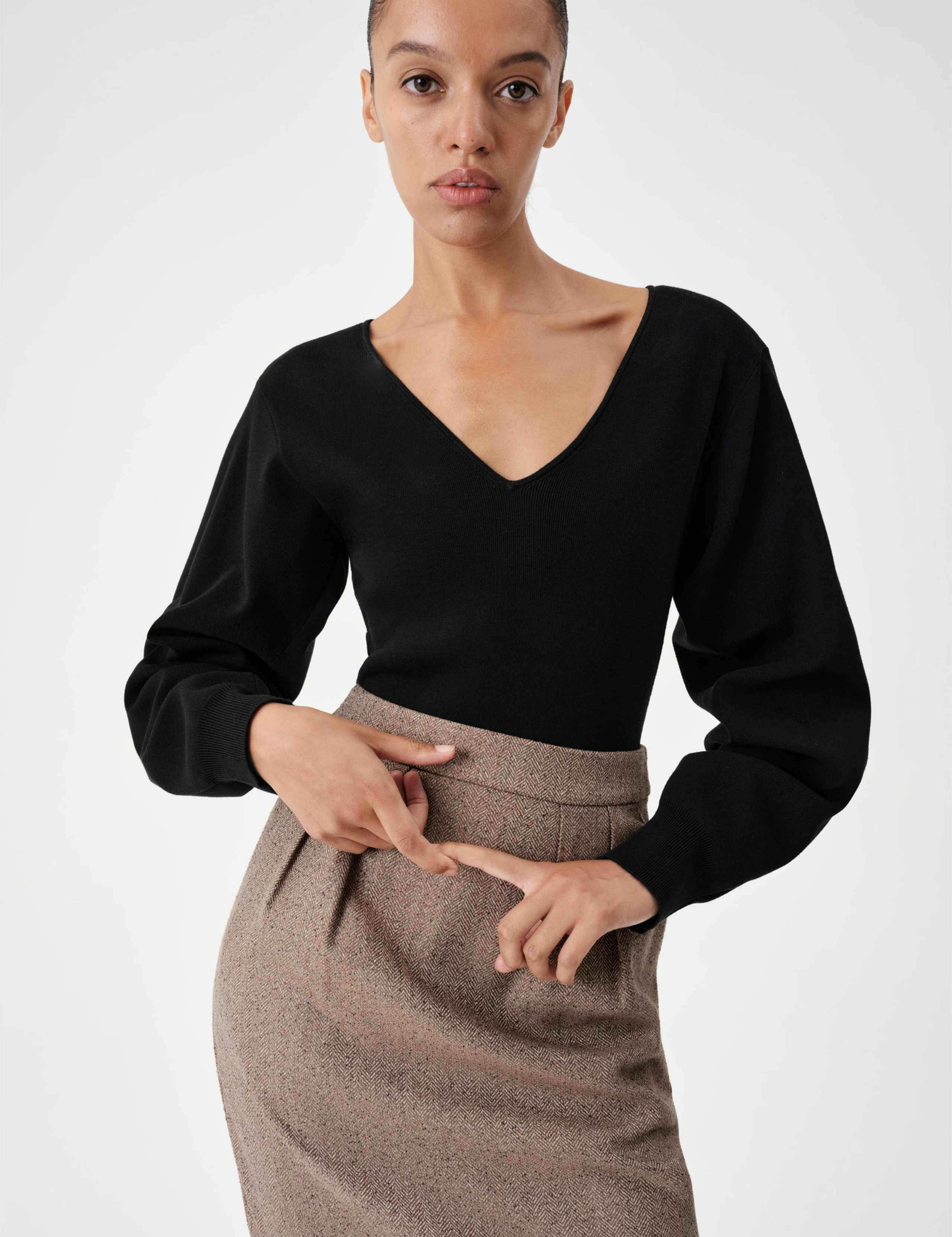 Sculpted Knitted V Neck Bodysuit 4 of 6