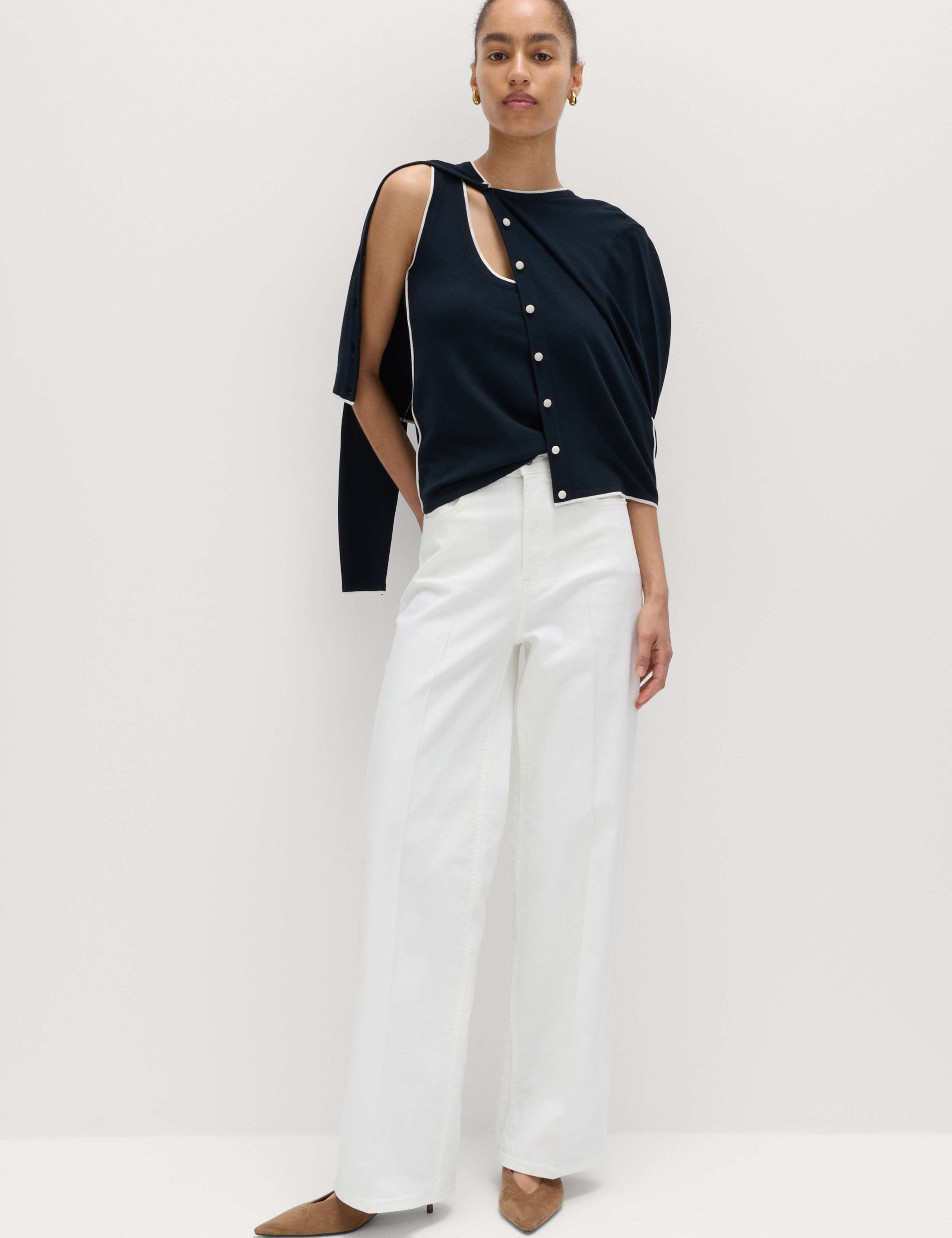 Tipped Detail Fitted Knitted Vest 3 of 5