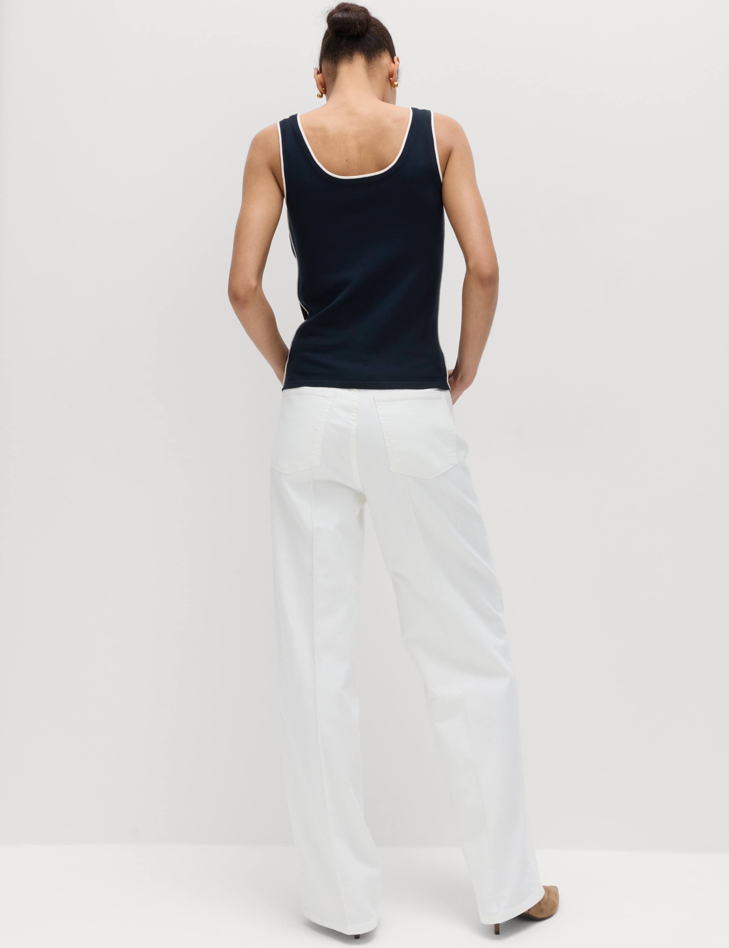 Tipped Detail Fitted Knitted Vest 5 of 5