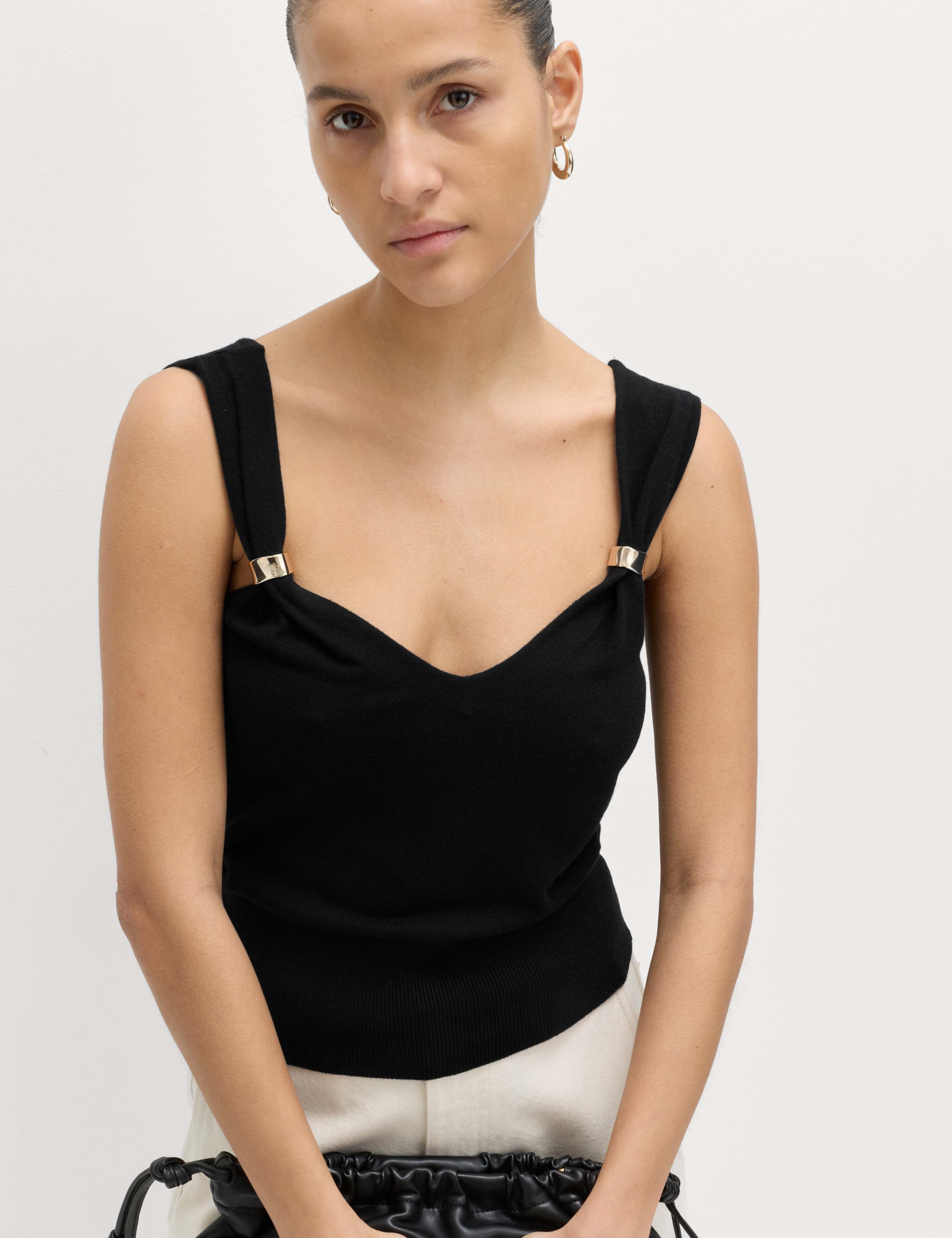 Hardware Detail Slim Fit Cropped Knitted Vest 5 of 6