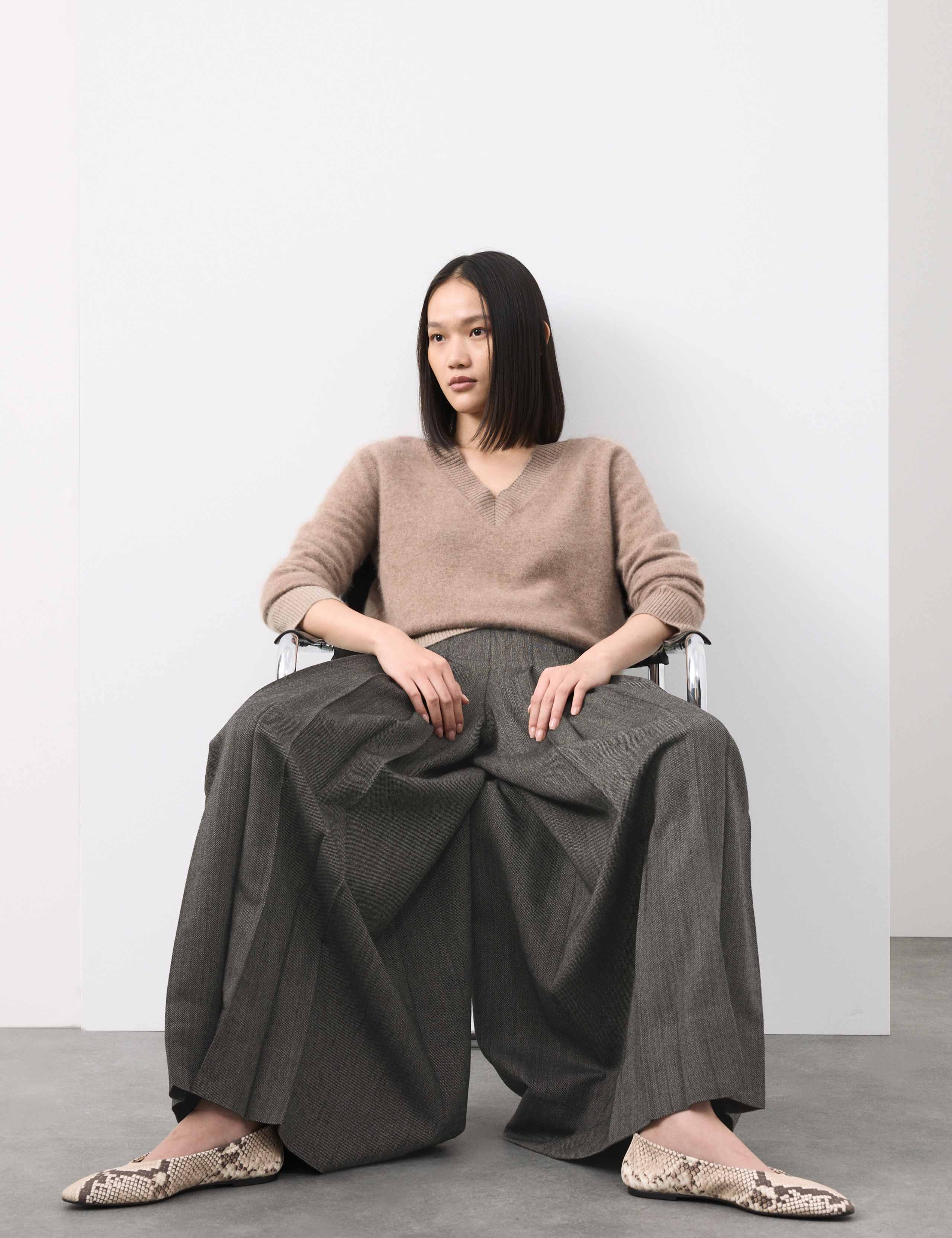 Wool Rich V-Neck Jumper with Cashmere 5 of 7