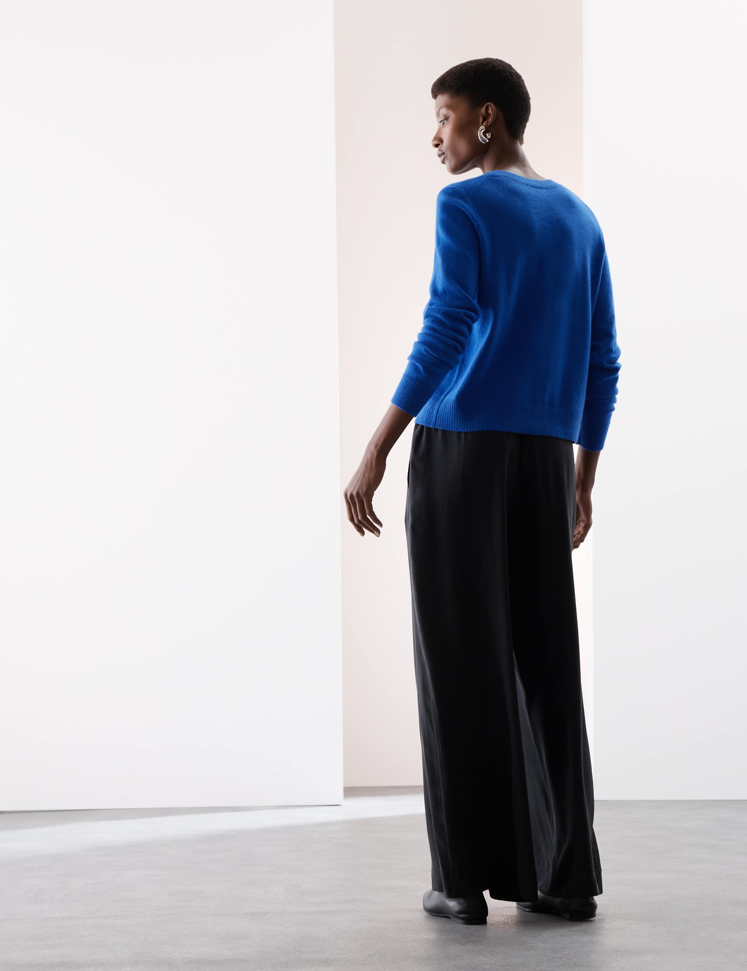 Pure Cashmere Crew Neck Relaxed Cardigan 4 of 7