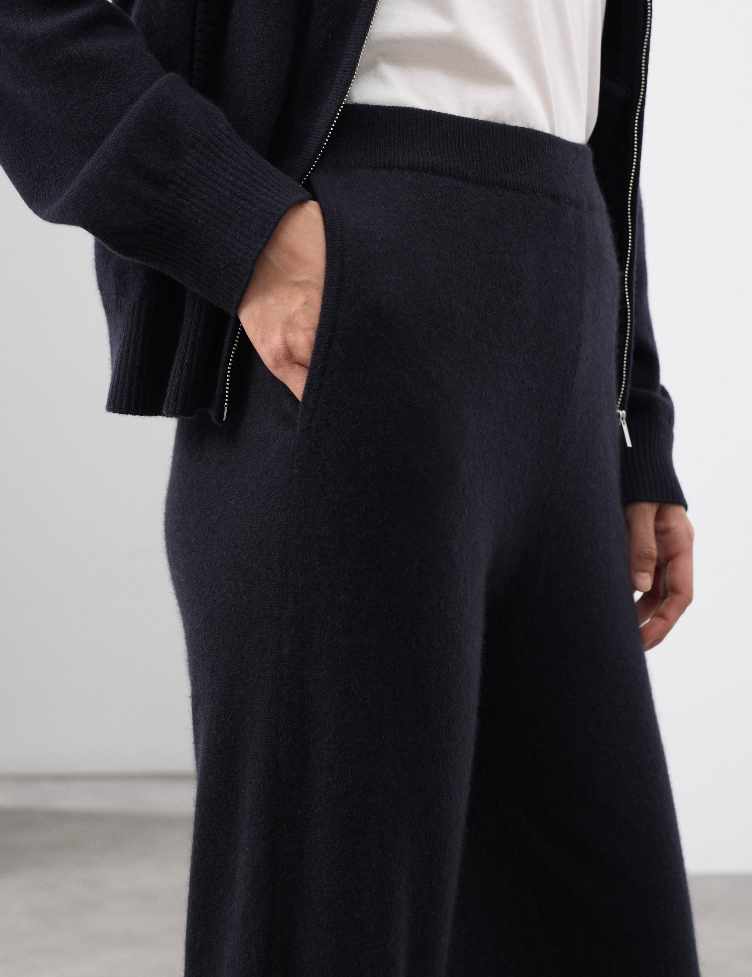 Pure Cashmere Tapered Ankle Grazer Joggers 6 of 7