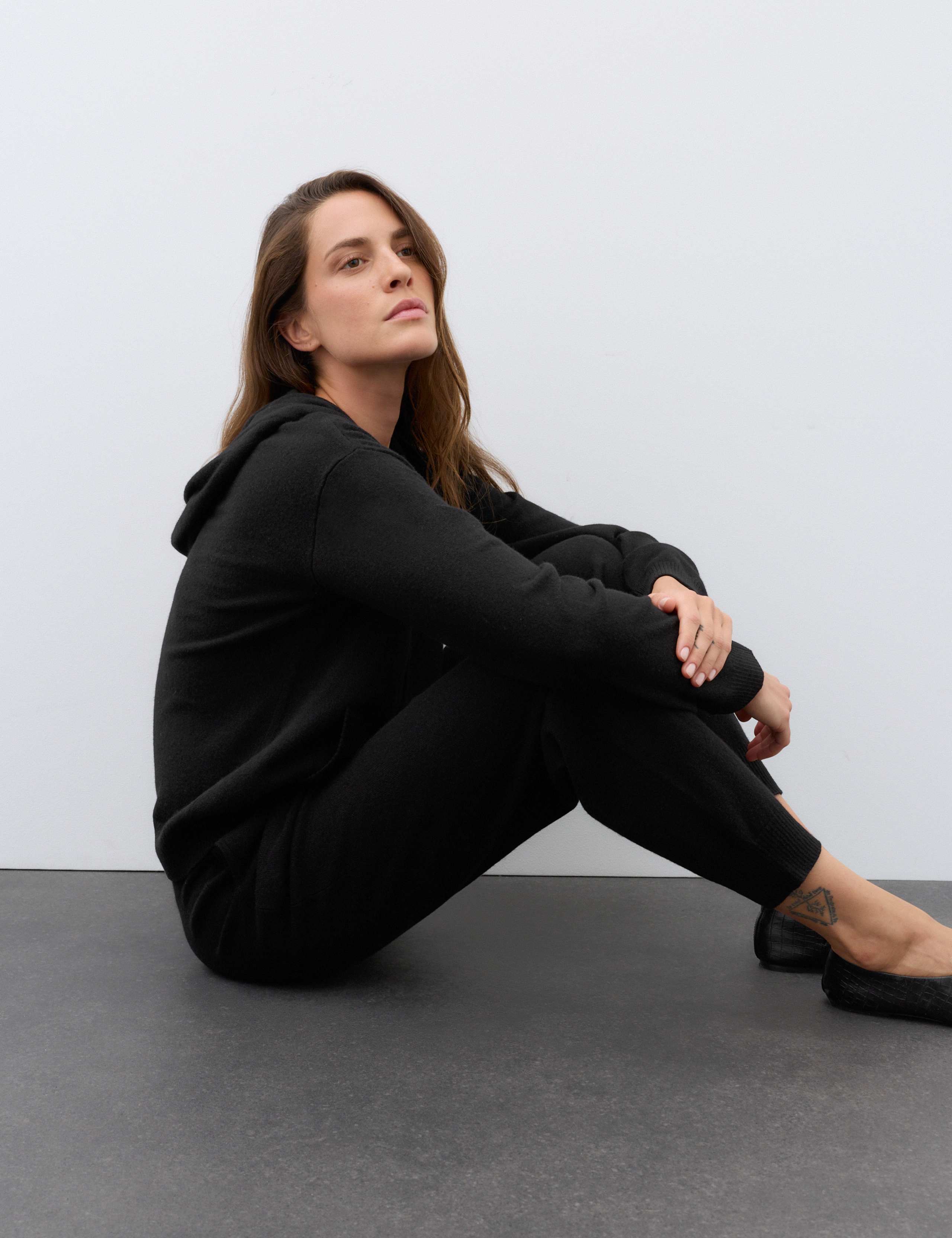 Pure Cashmere Tapered Ankle Grazer Joggers 7 of 7
