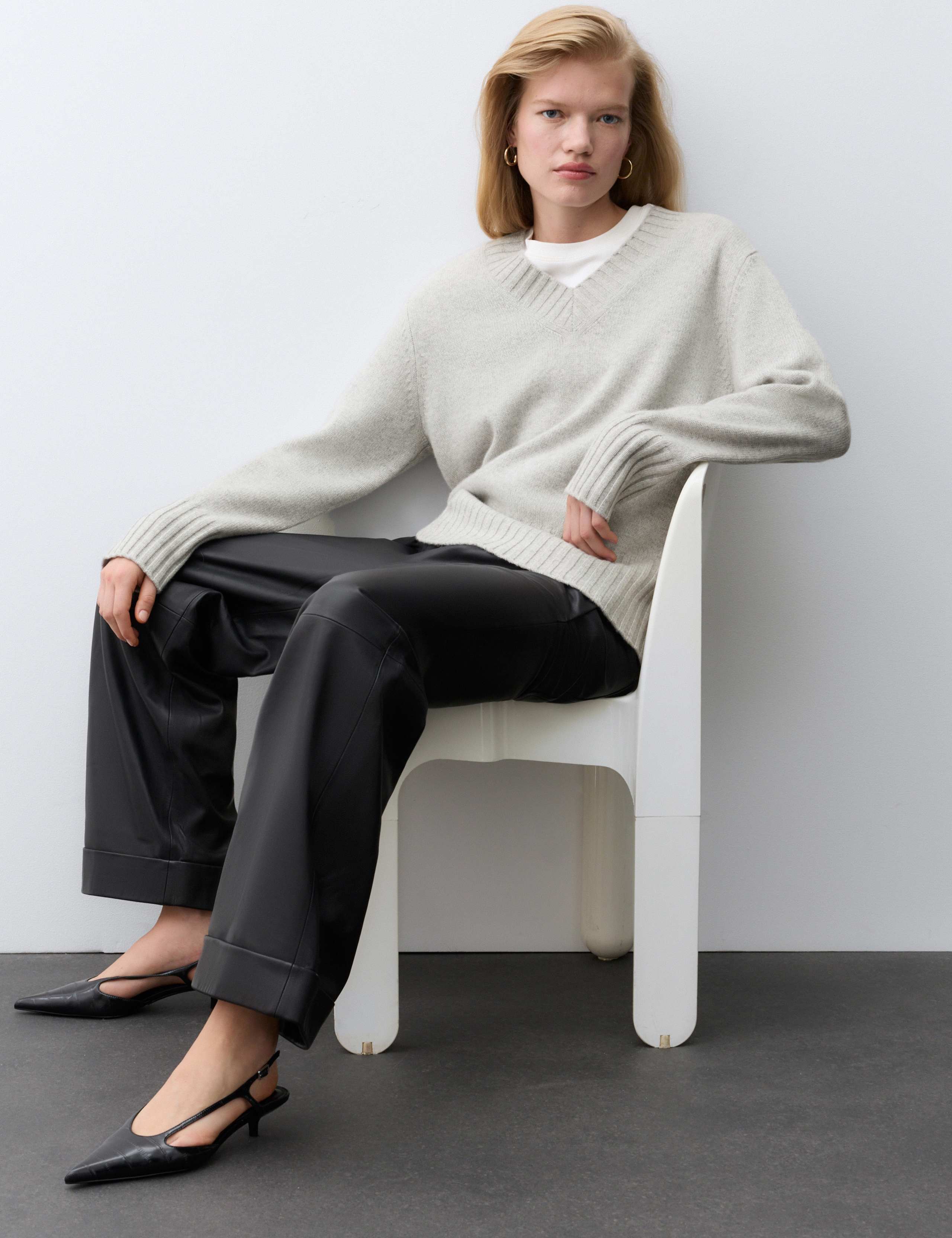 Pure Cashmere V Neck Relaxed Fit Jumper 1 of 6