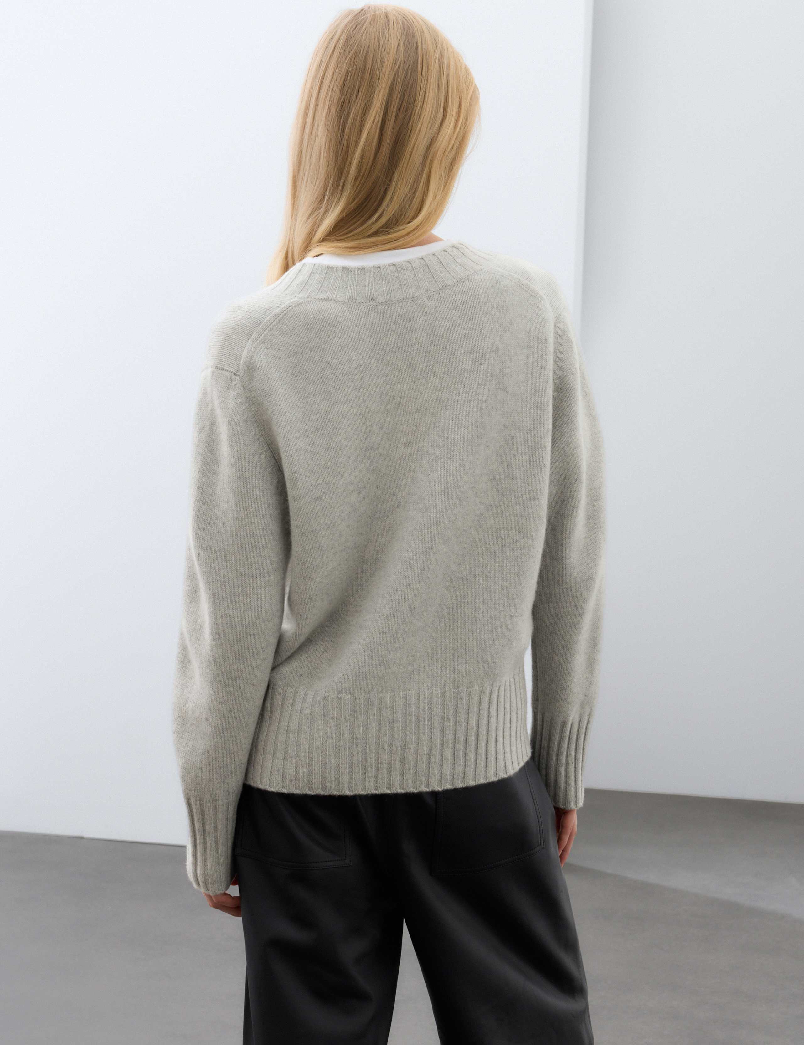 Pure Cashmere V Neck Relaxed Fit Jumper 3 of 6