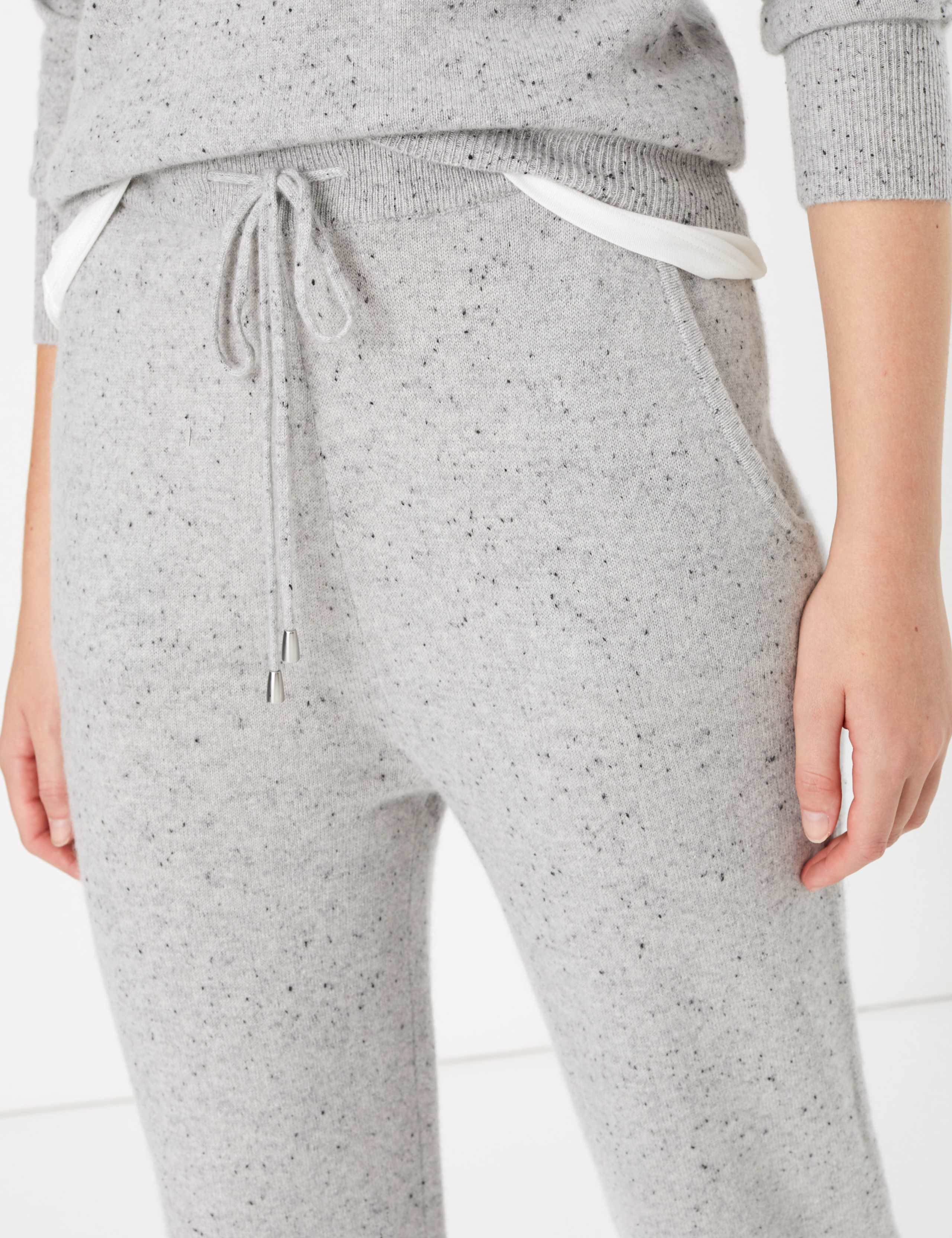 Pure Cashmere Textured Slim Leg Joggers 4 of 5