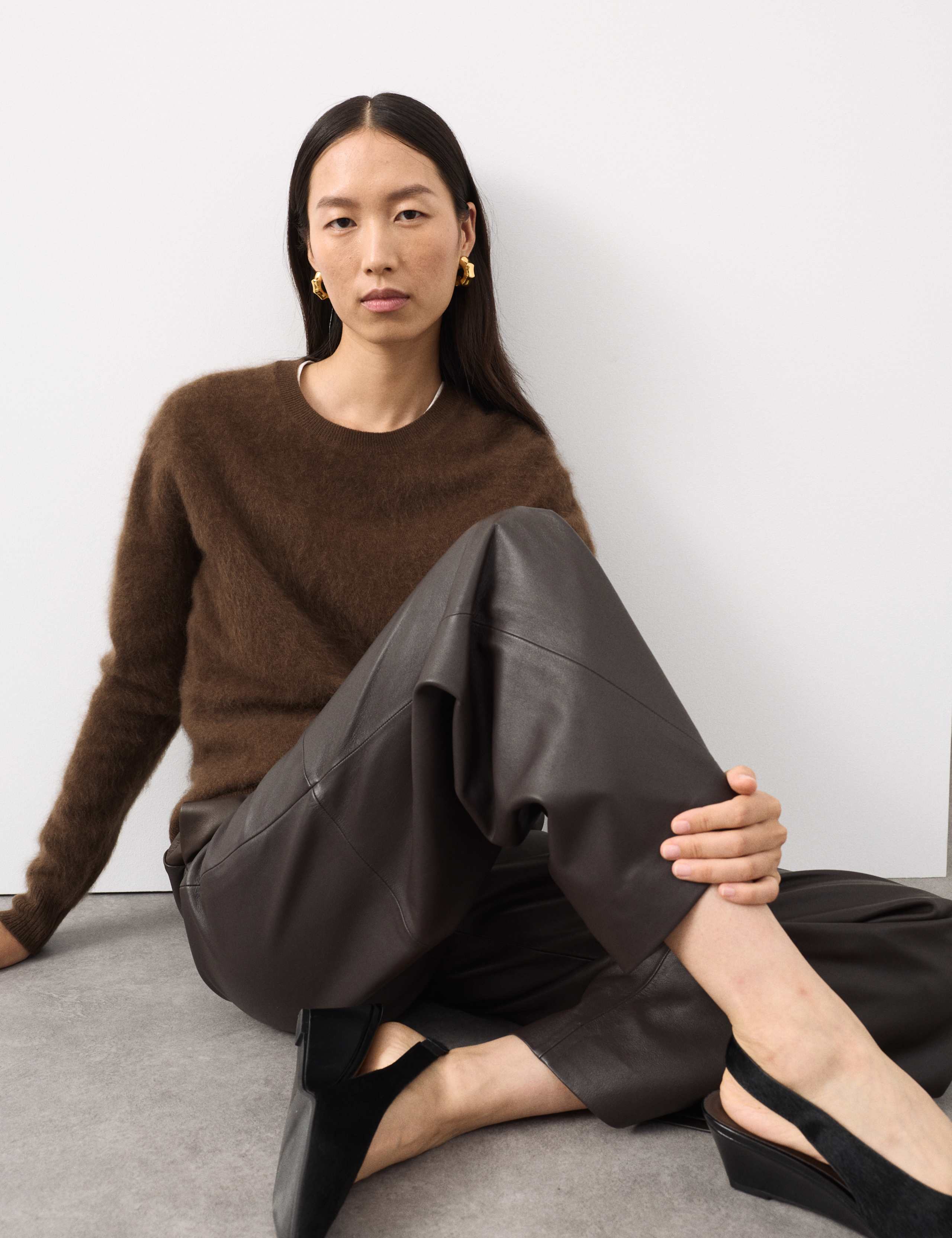 Brushed Wool with Cashmere Crew Neck Jumper 3 of 8