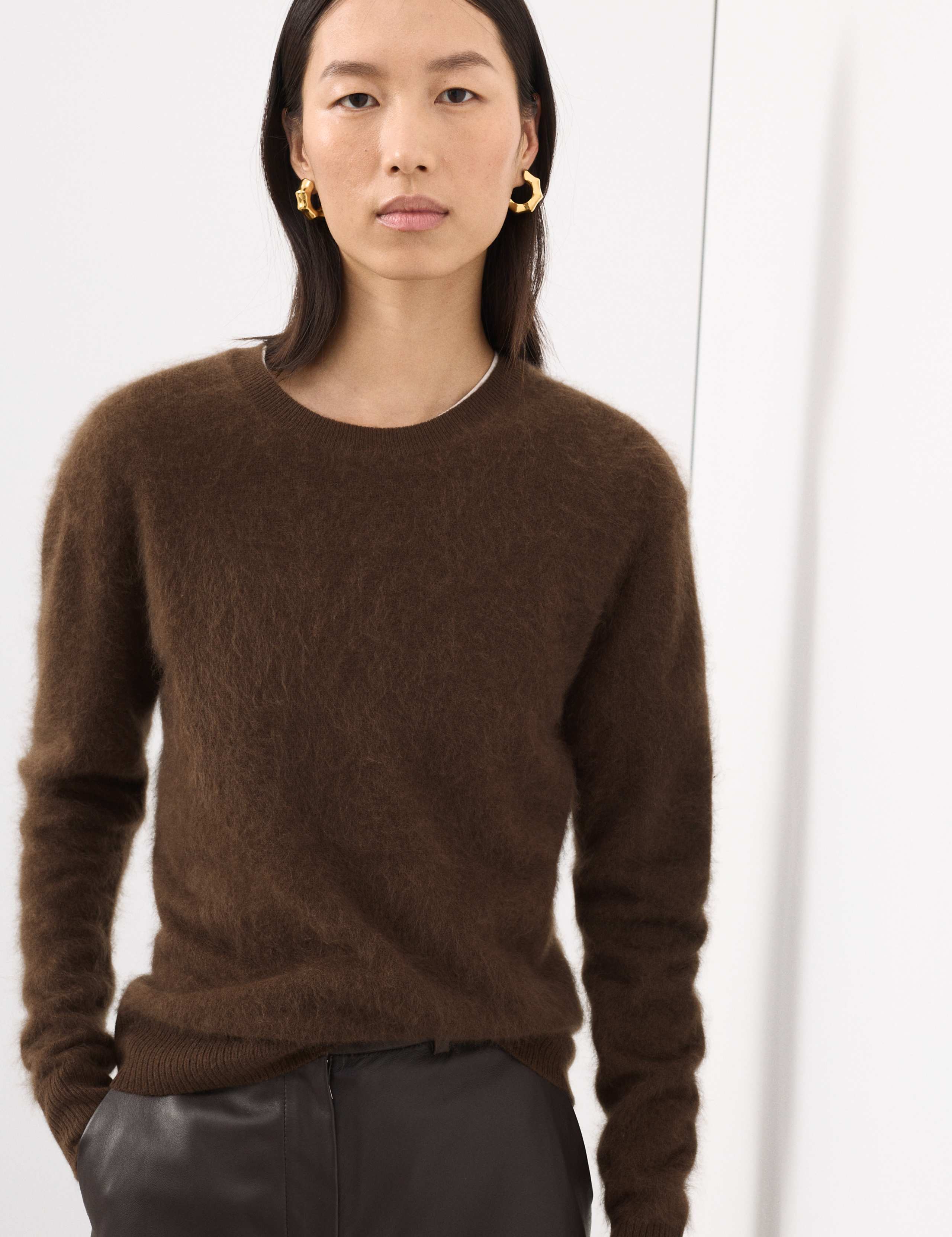 Brushed Wool with Cashmere Crew Neck Jumper 4 of 8