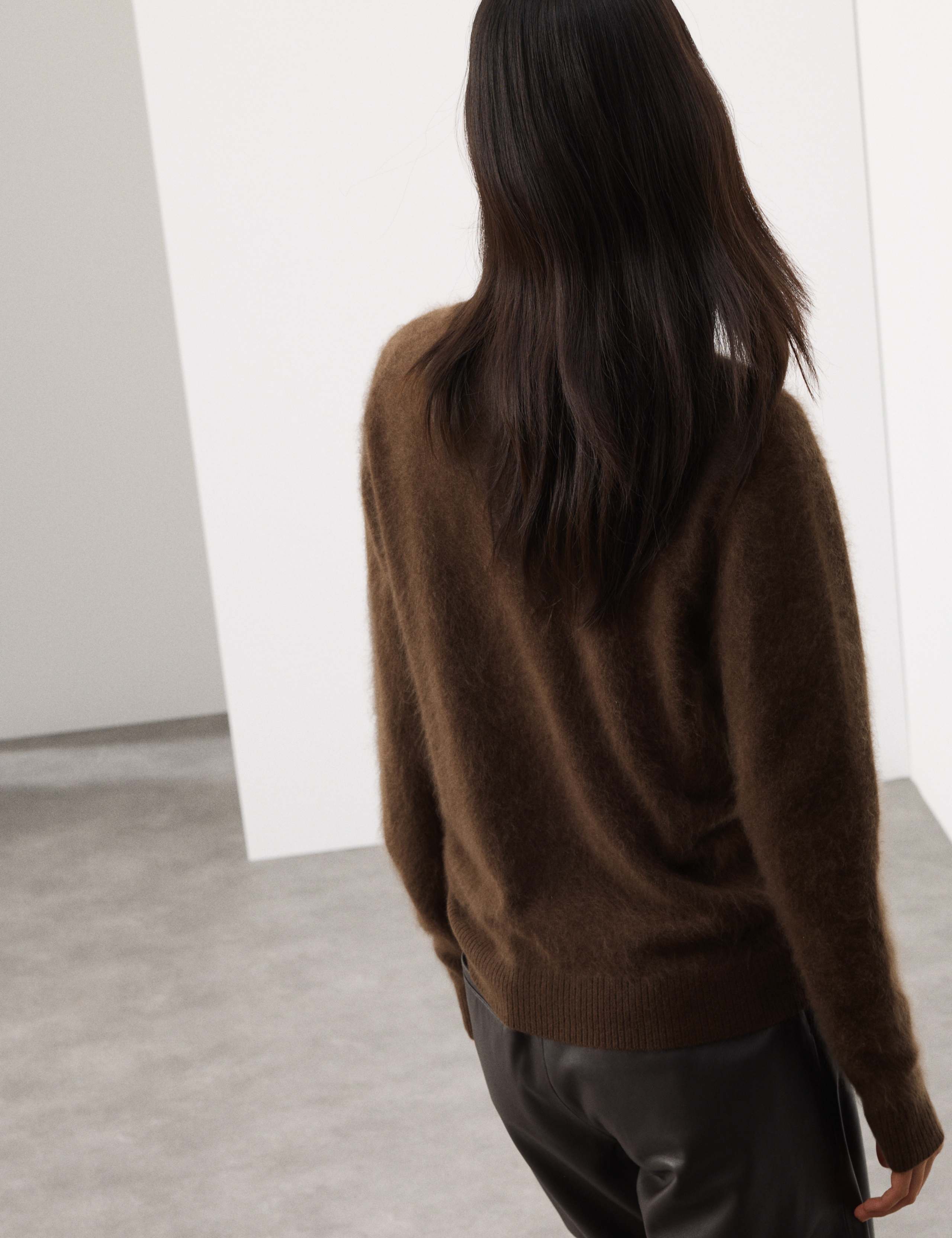 Brushed Wool with Cashmere Crew Neck Jumper 6 of 8