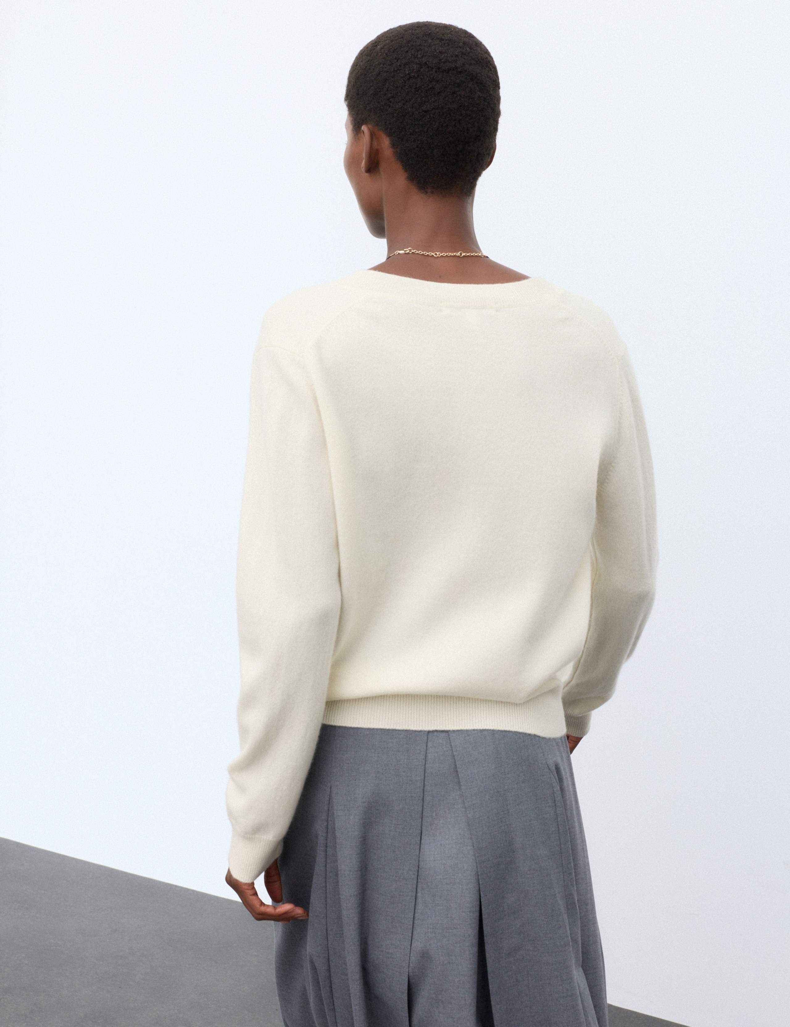 Pure Cashmere V-Neck Relaxed Jumper 4 of 6