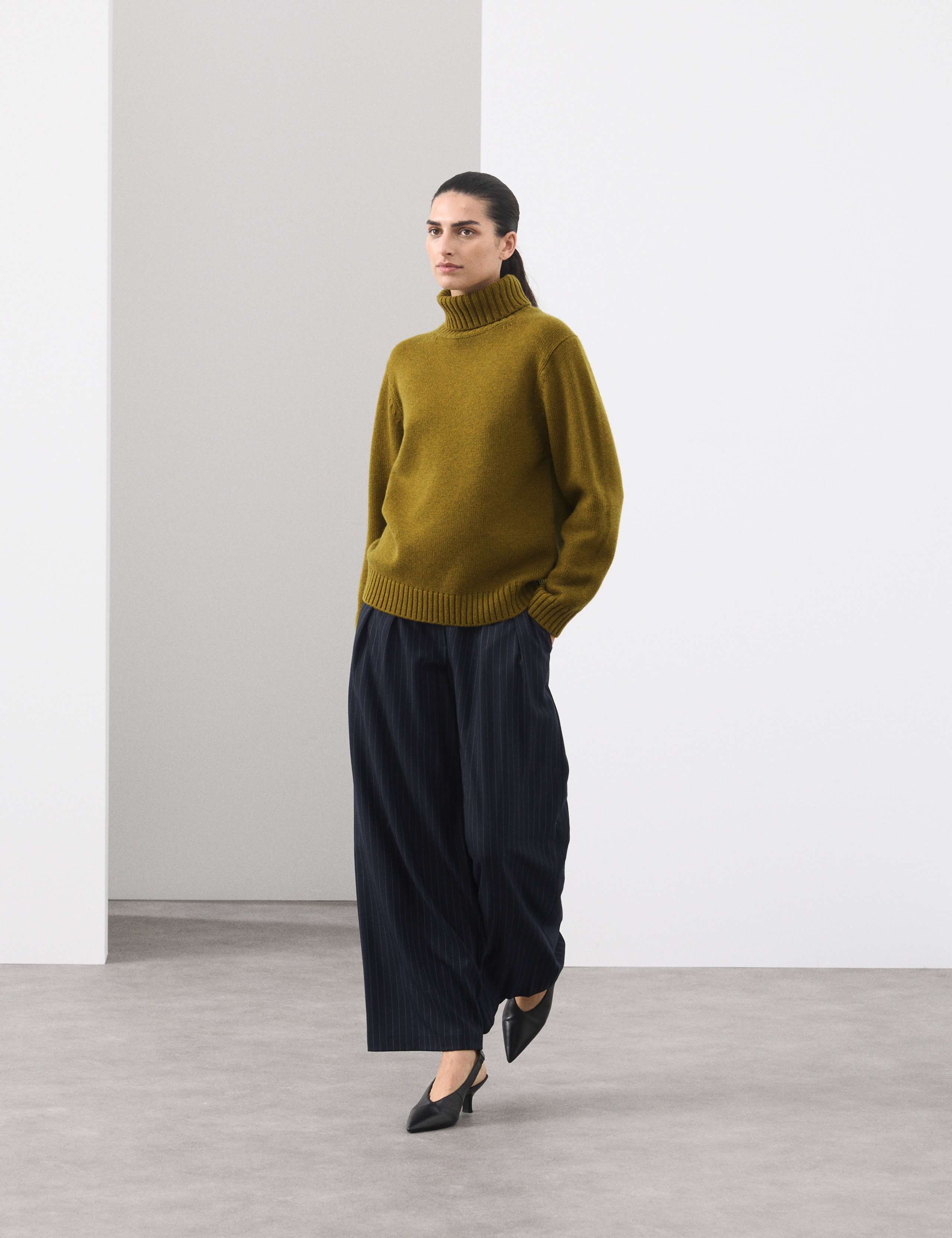Merino Wool Rich Relaxed Jumper with Cashmere 3 of 7