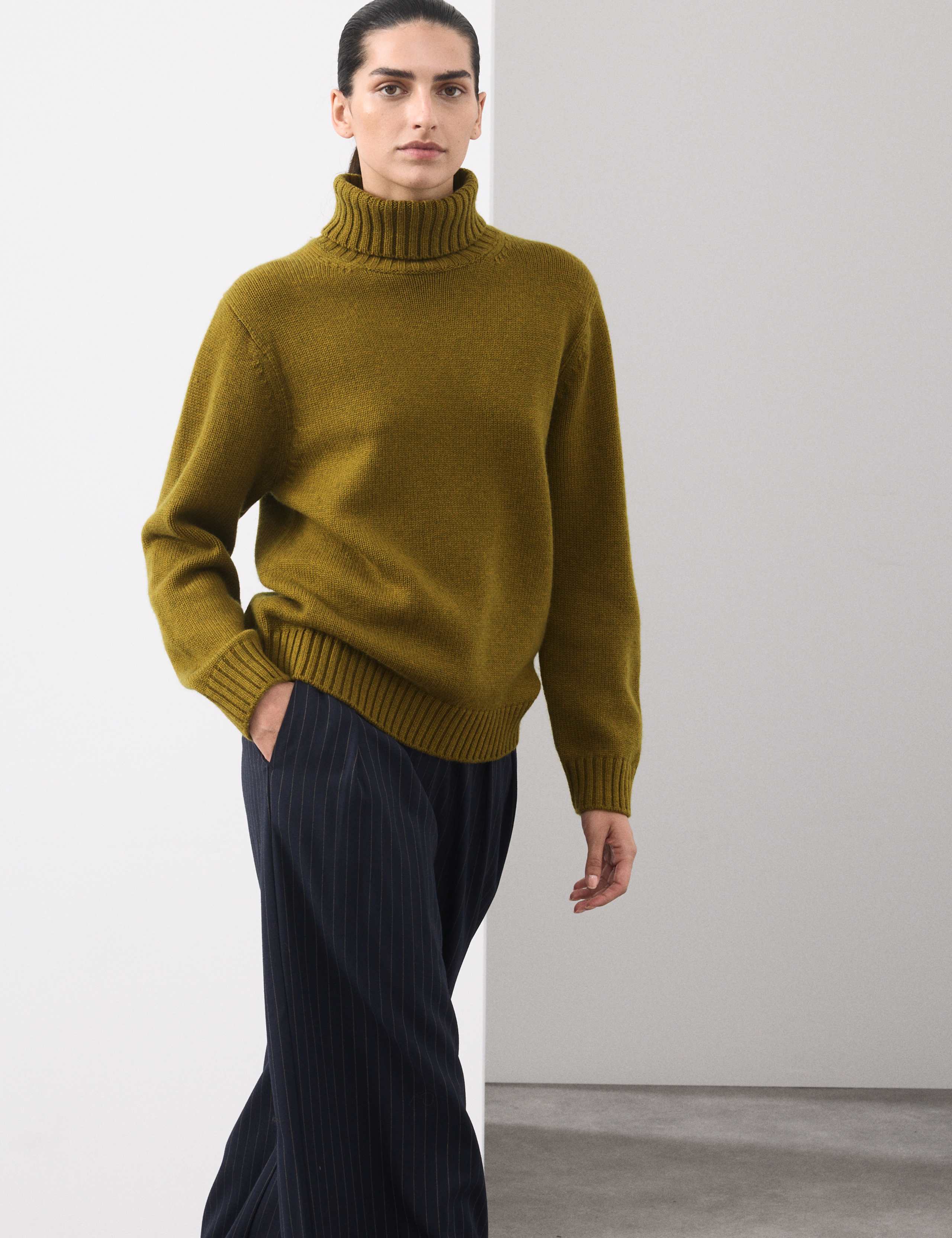 Merino Wool Rich Relaxed Jumper with Cashmere 7 of 7