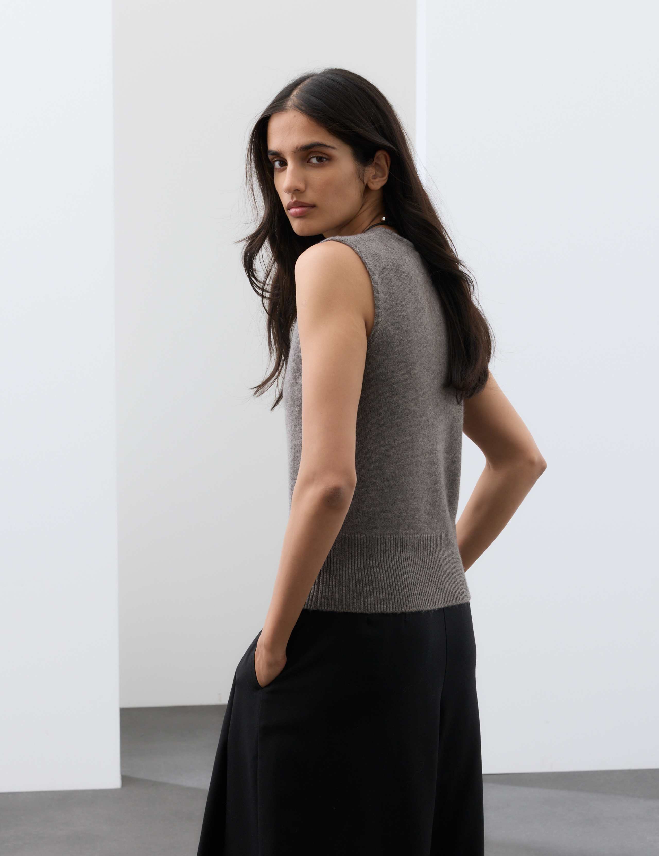 Merino Wool Rich Knitted Vest with Cashmere 3 of 7