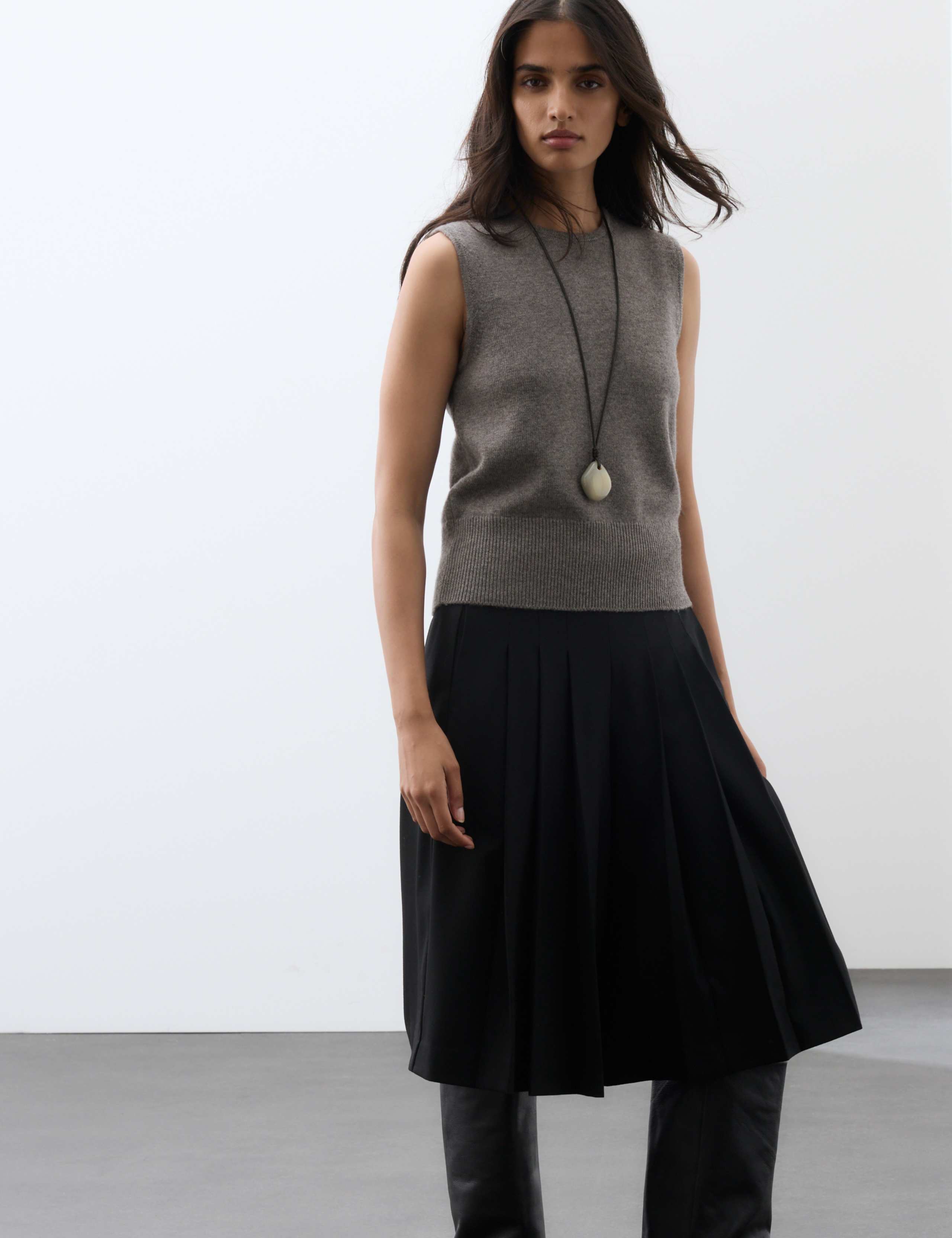 Merino Wool Rich Knitted Vest with Cashmere 6 of 7