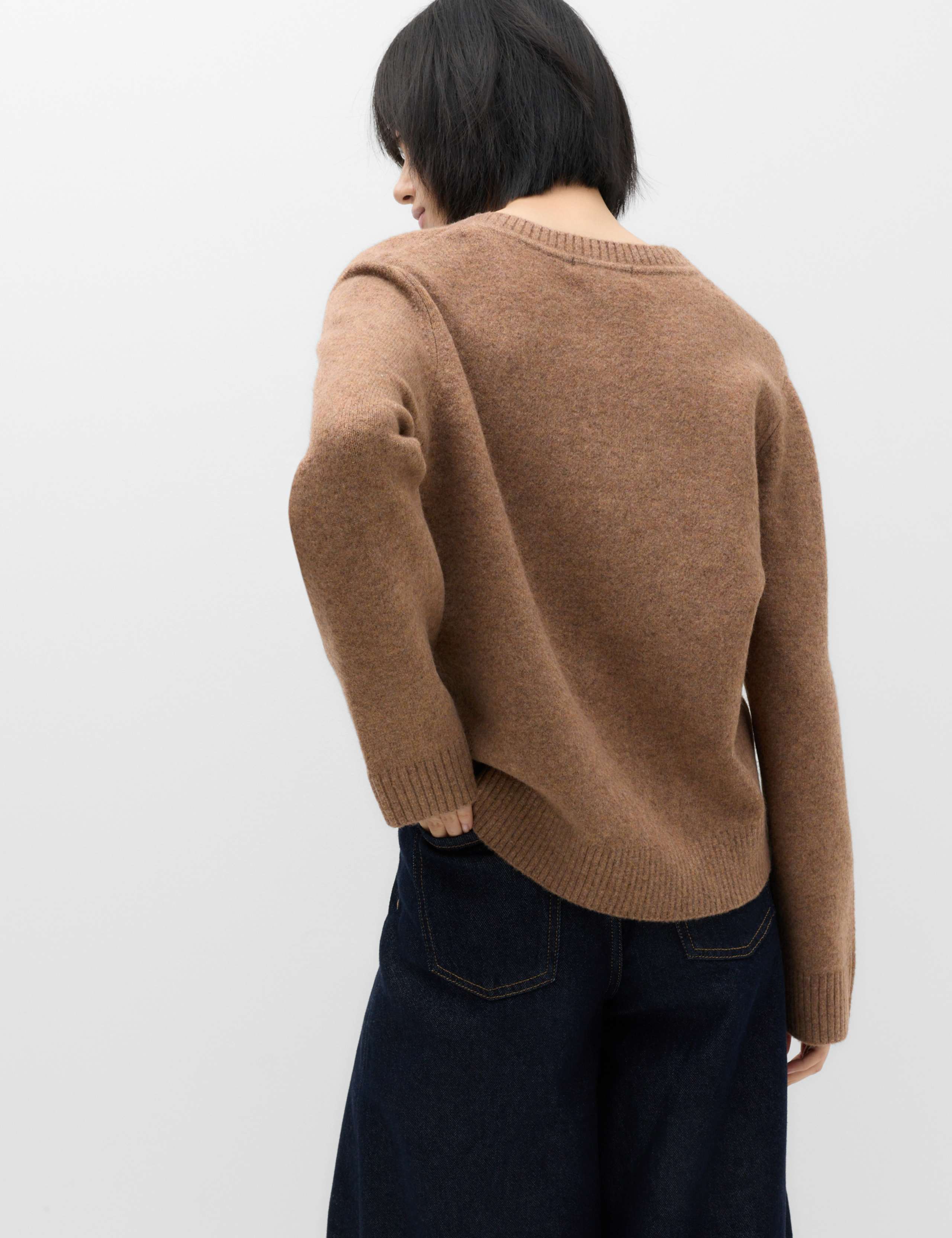 V-Neck Relaxed Jumper With Wool 4 of 5
