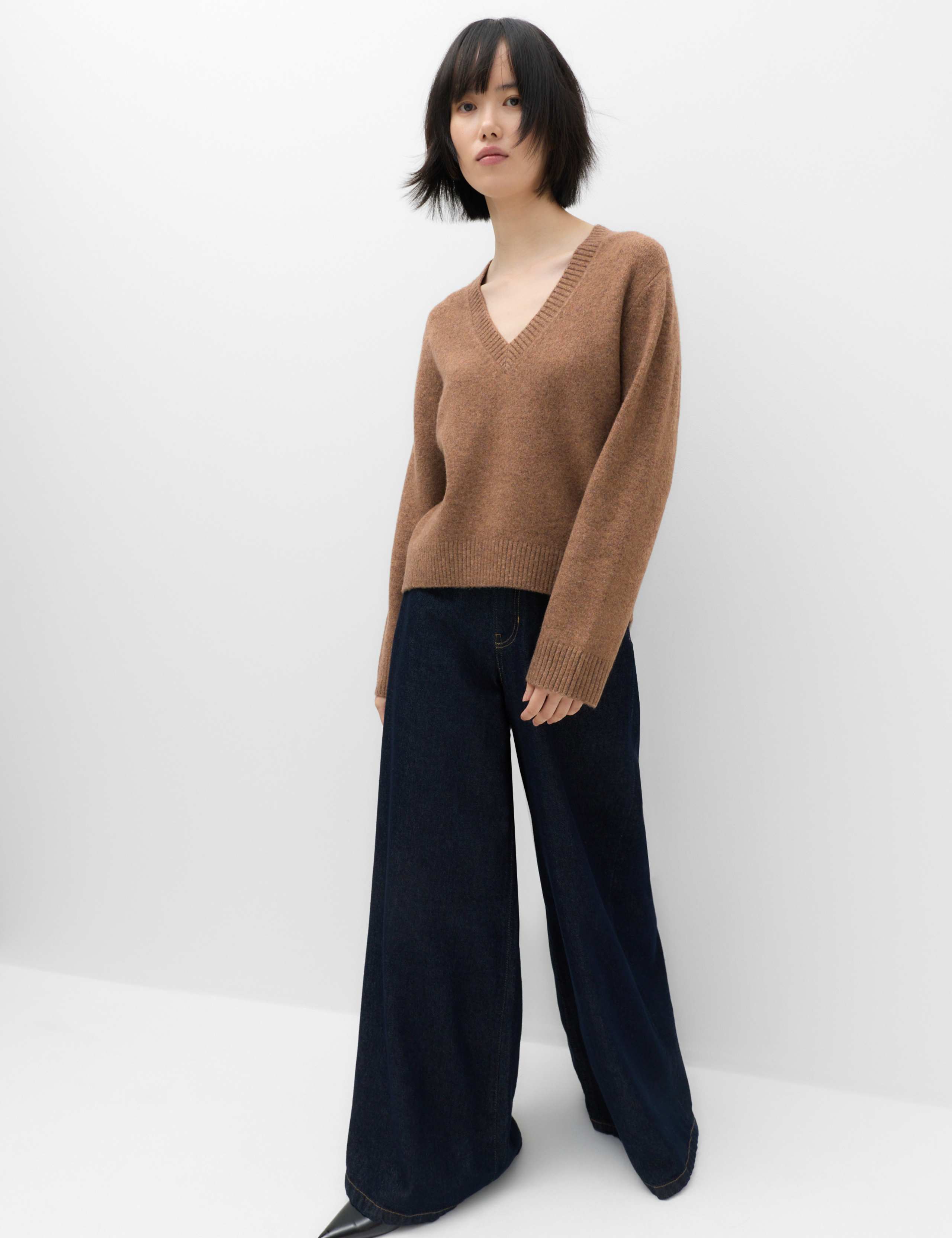V-Neck Relaxed Jumper With Wool 5 of 5