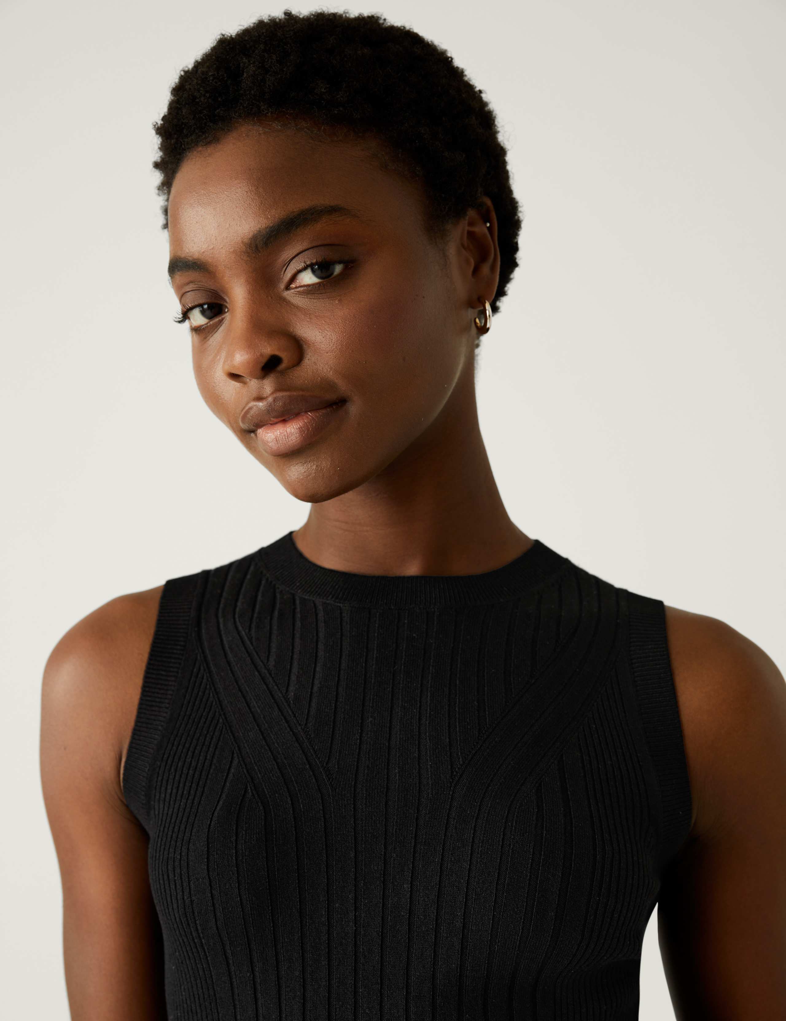 Ribbed Crew Neck Fitted Knitted Vest 3 of 6