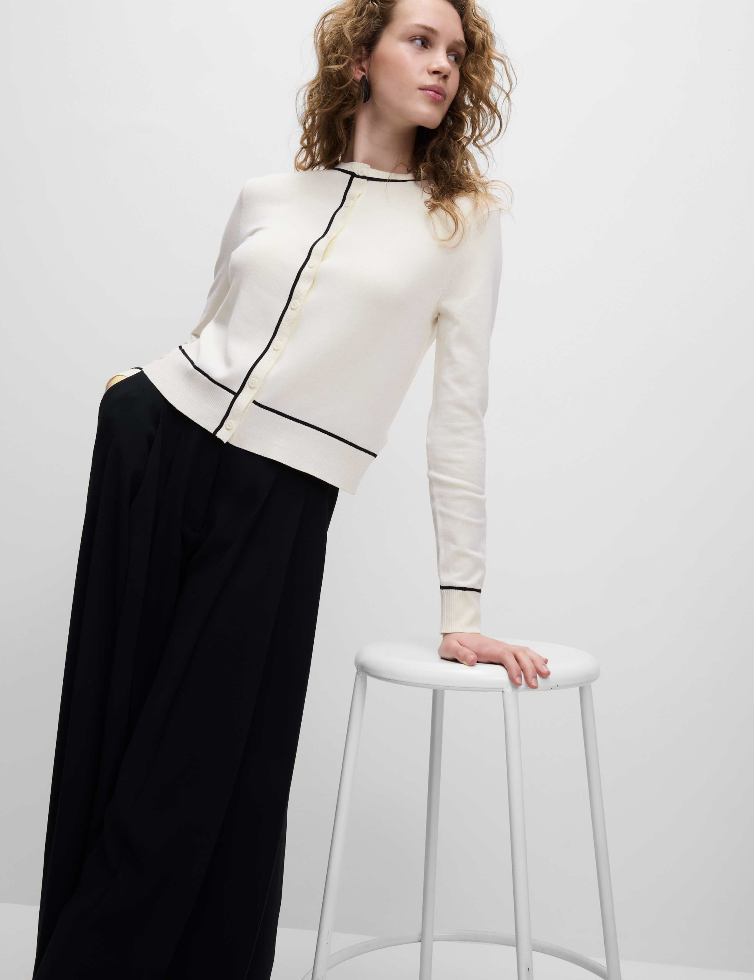 Crew Neck Tipped Detail Button Front Cardigan 5 of 7