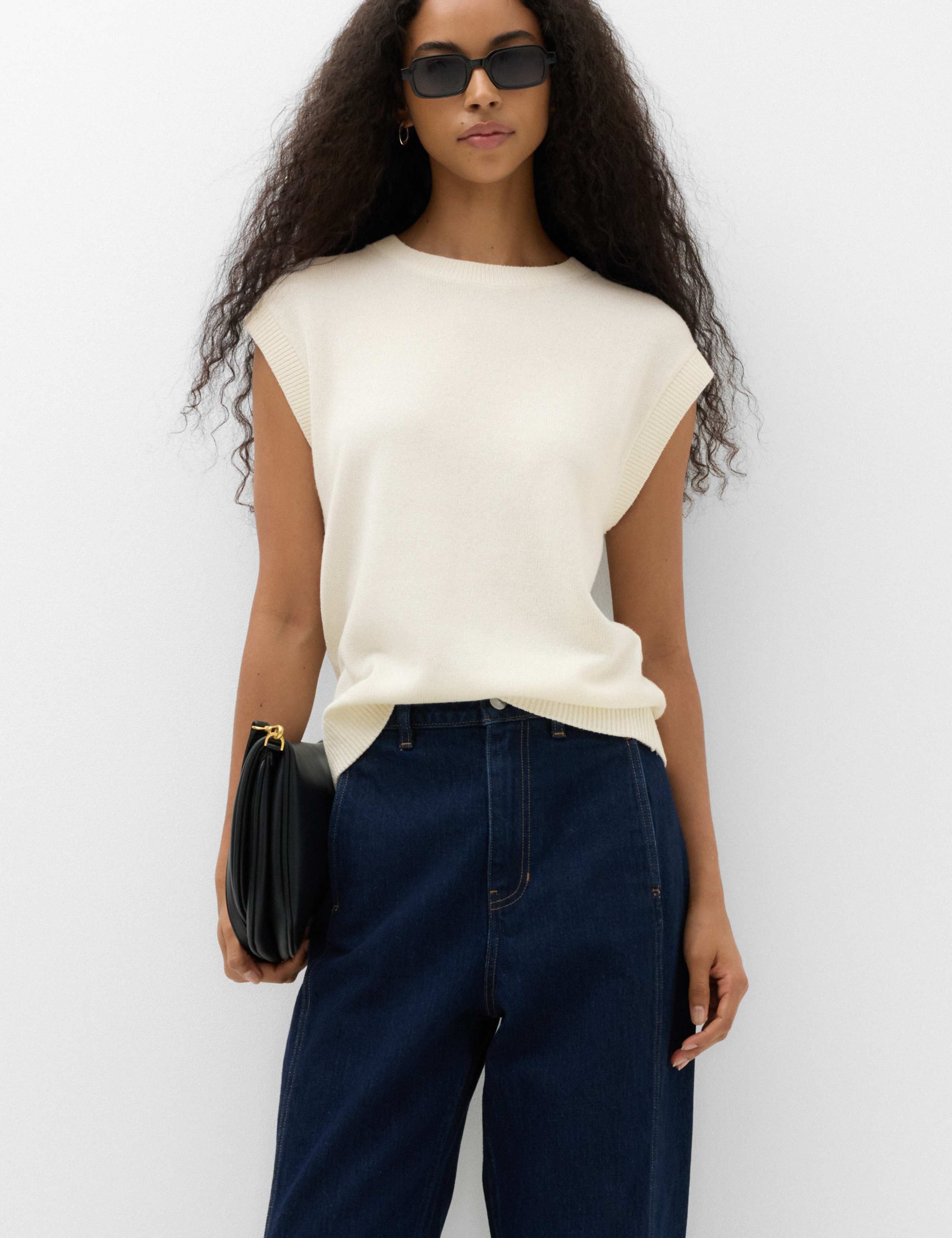 Muscle Knitted Vest With Linen 1 of 6