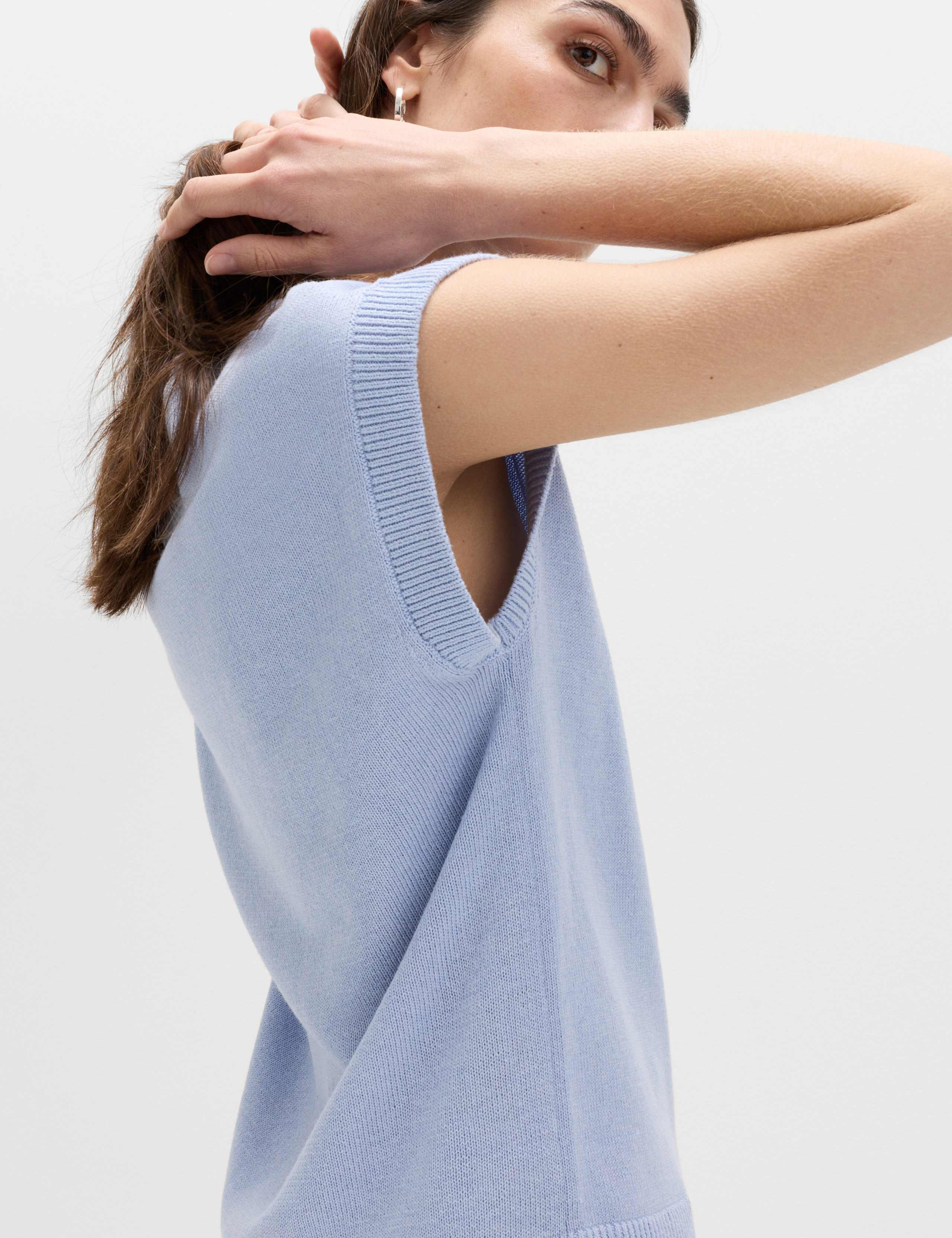 Muscle Knitted Vest With Linen 6 of 7