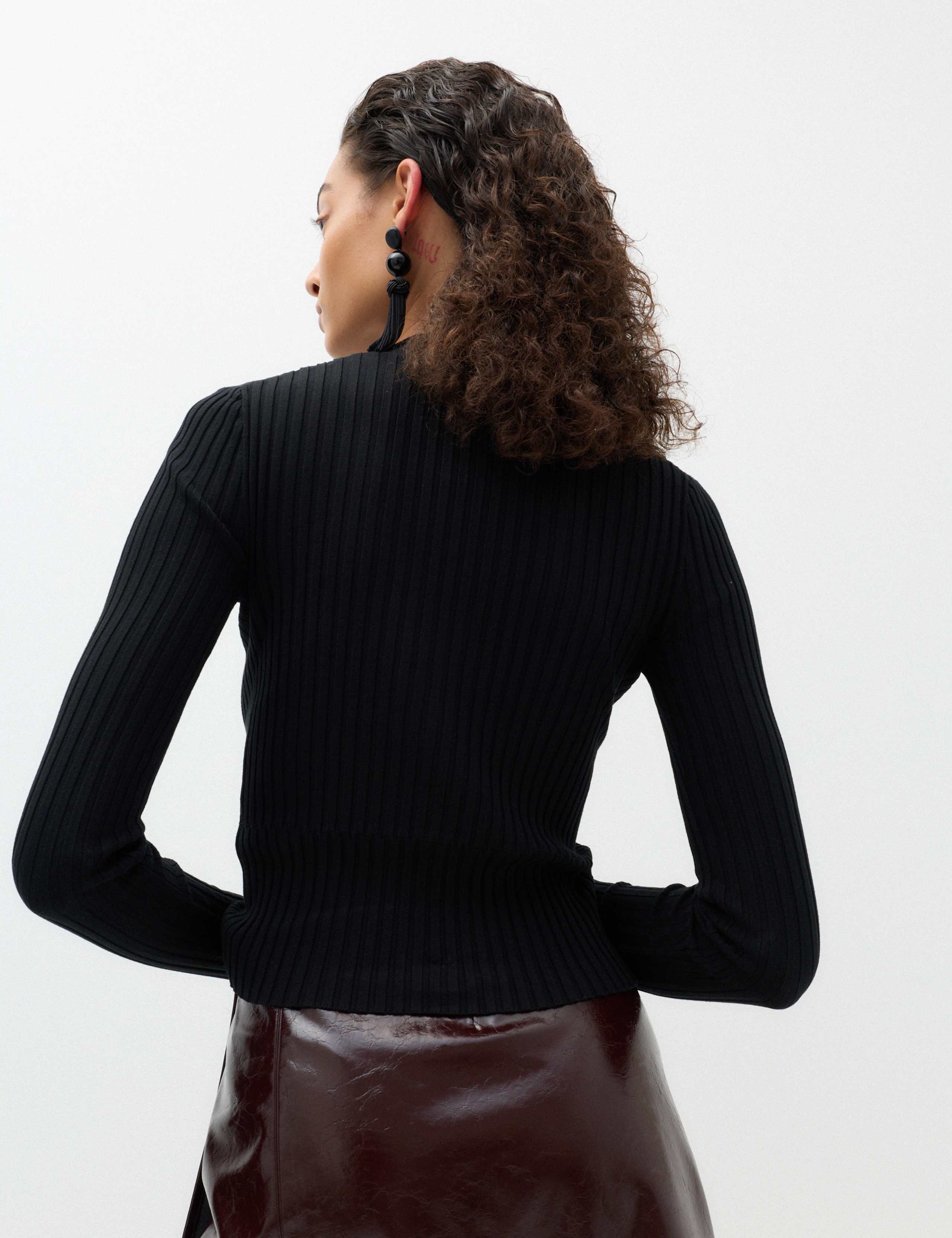 Embellished V Neck Cropped Cardigan 4 of 6