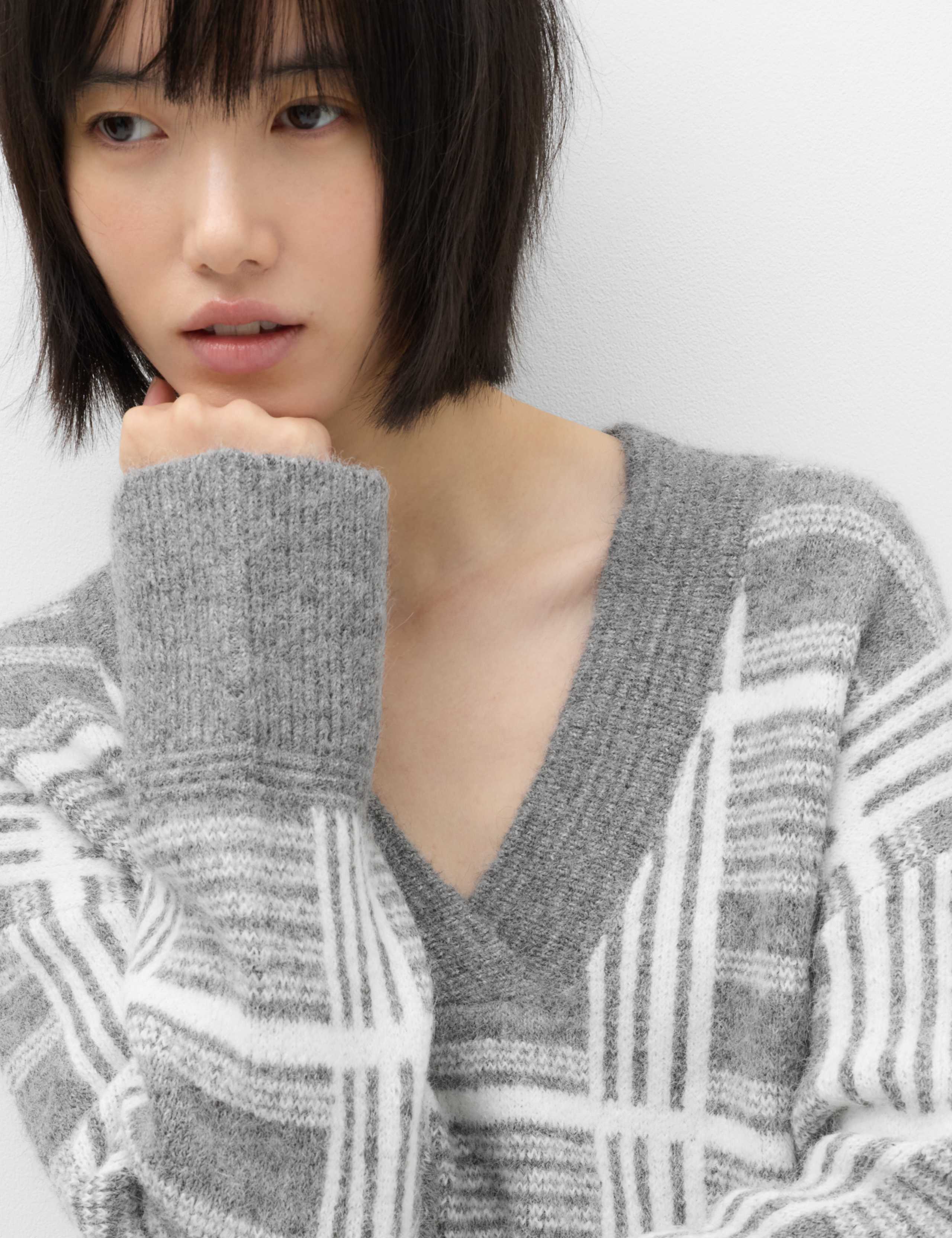 Checked V Neck Relaxed Jumper With Wool 3 of 6