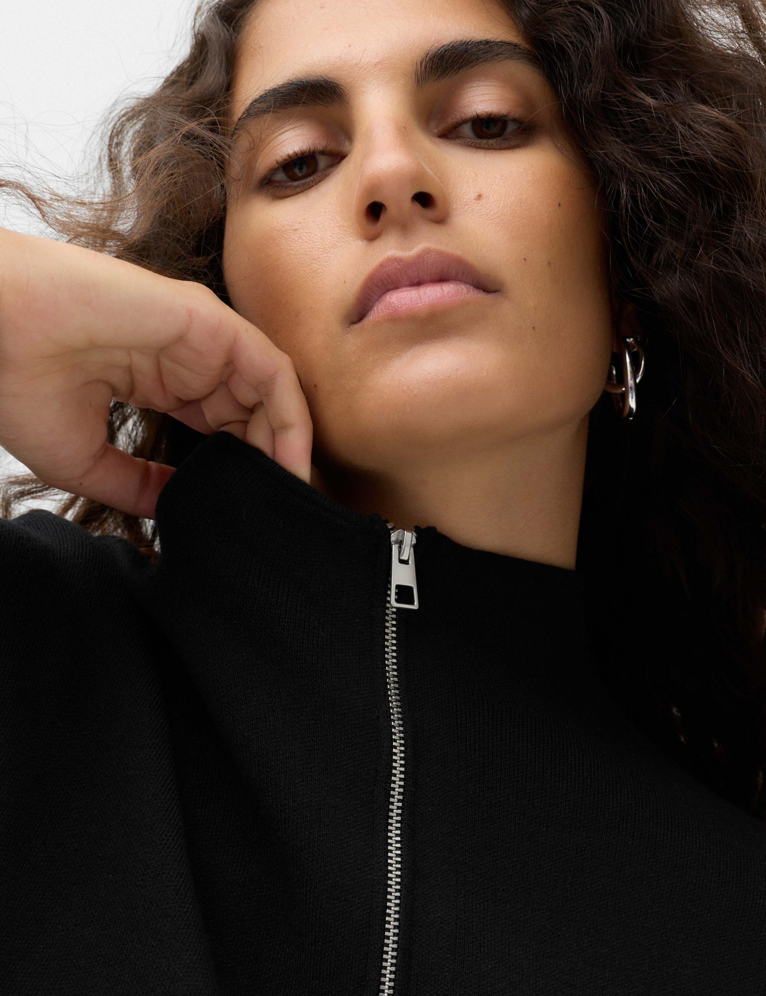 Rayon Rich Funnel Neck Zip Up Pocket Detail Knitted Jacket 7 of 7