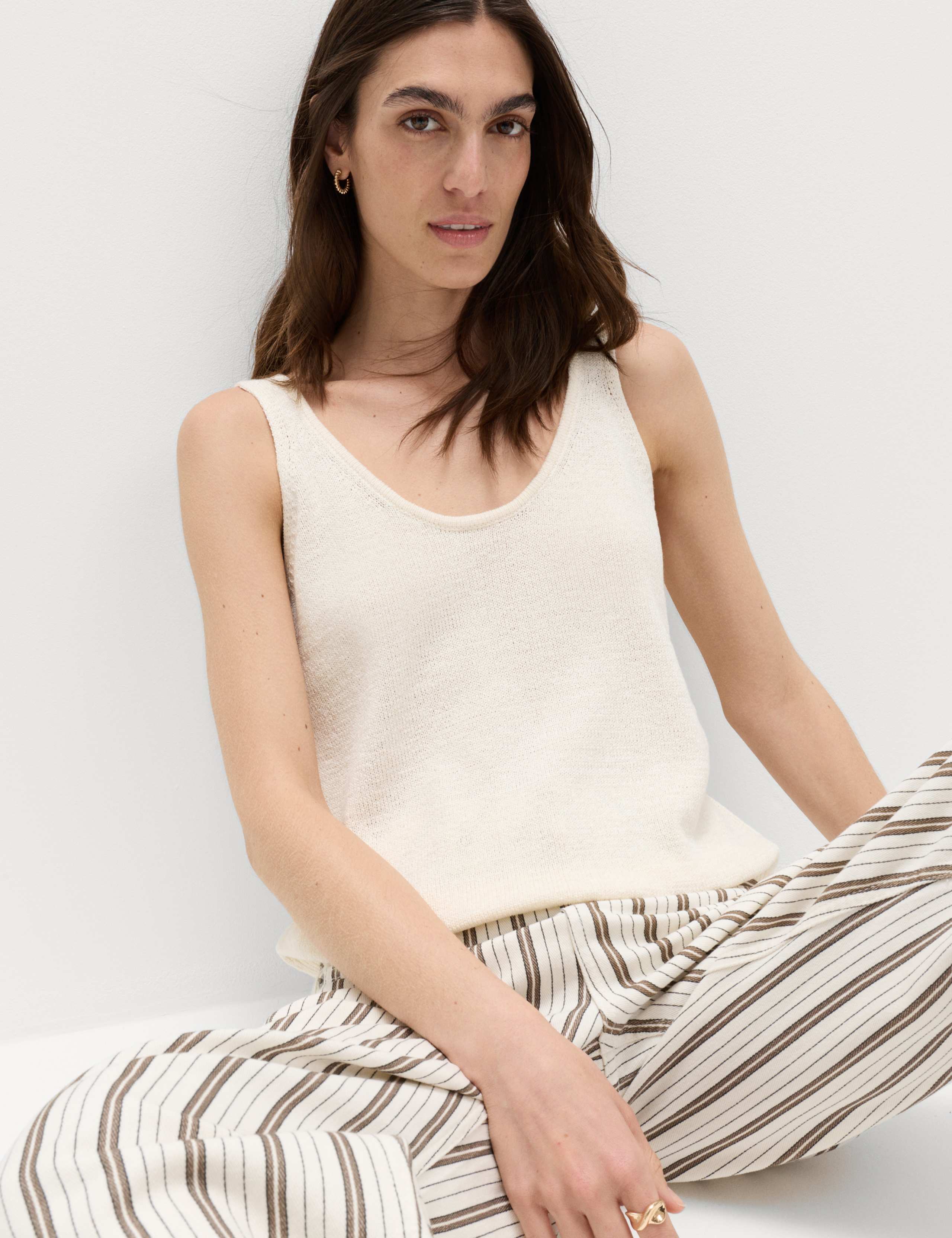 Cotton Blend Textured Scoop Neck Knitted Vest 4 of 4