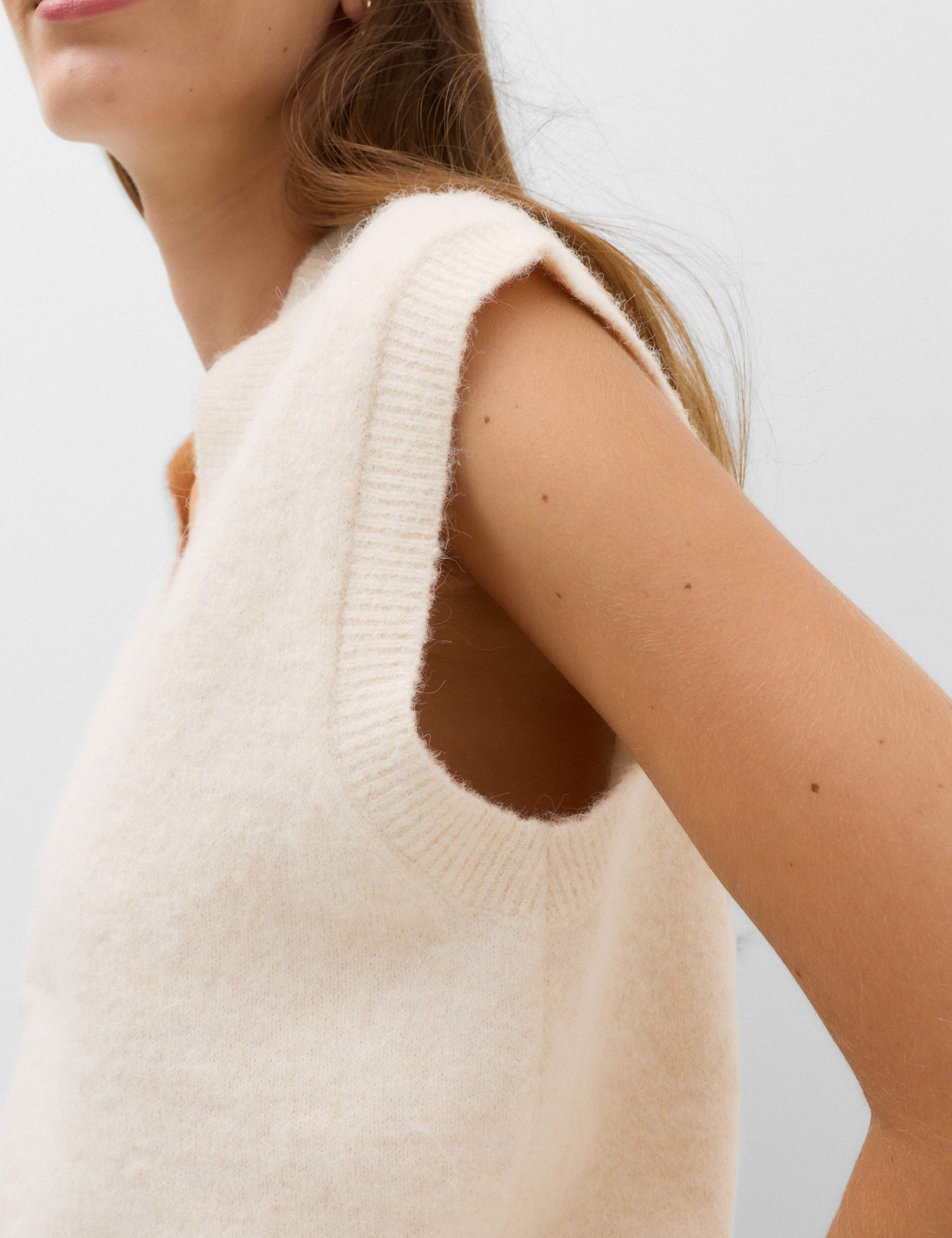 V Neck Cropped Knitted Vest With Wool 3 of 6