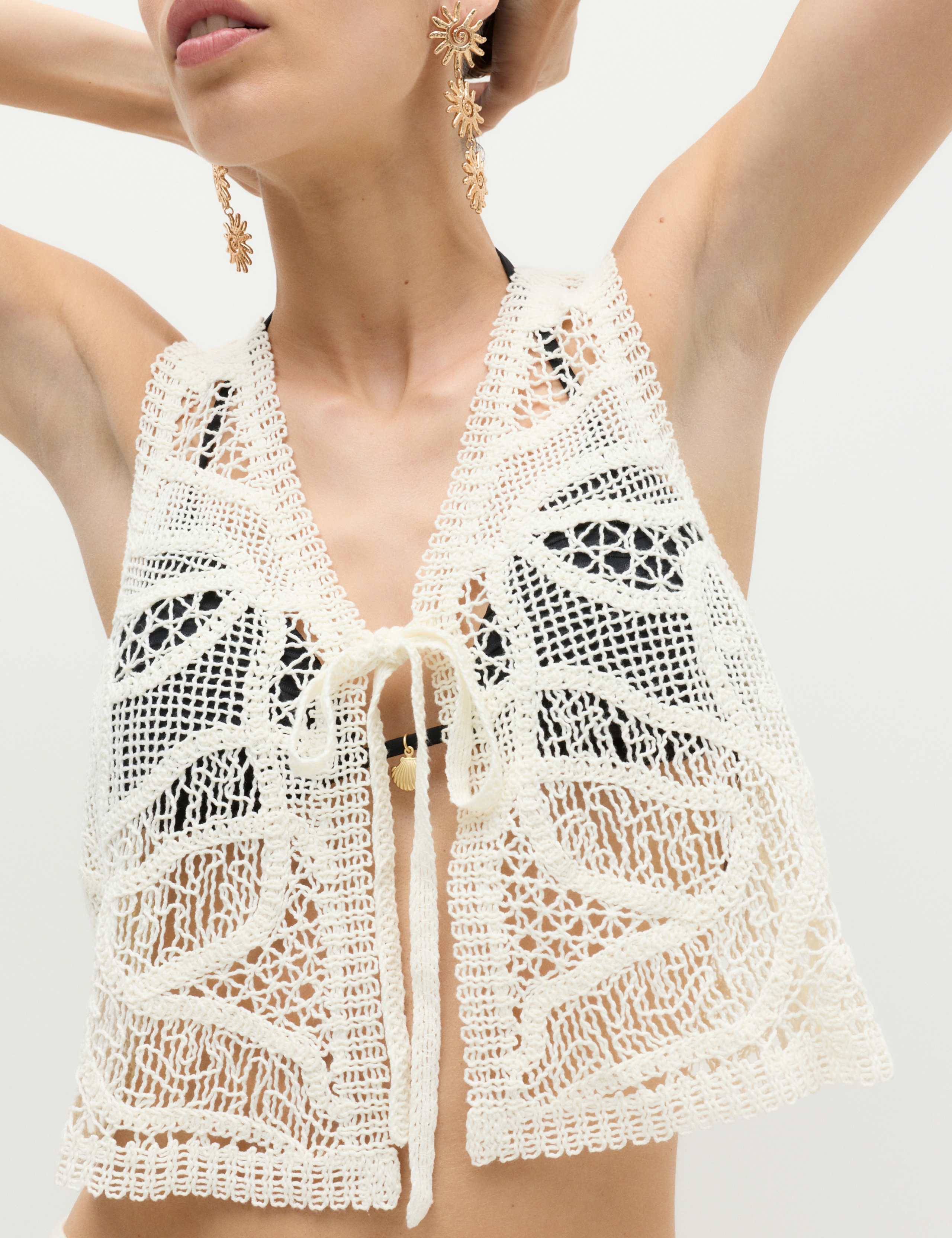 Crochet-Style Cropped Knitted Waistcoat 4 of 6