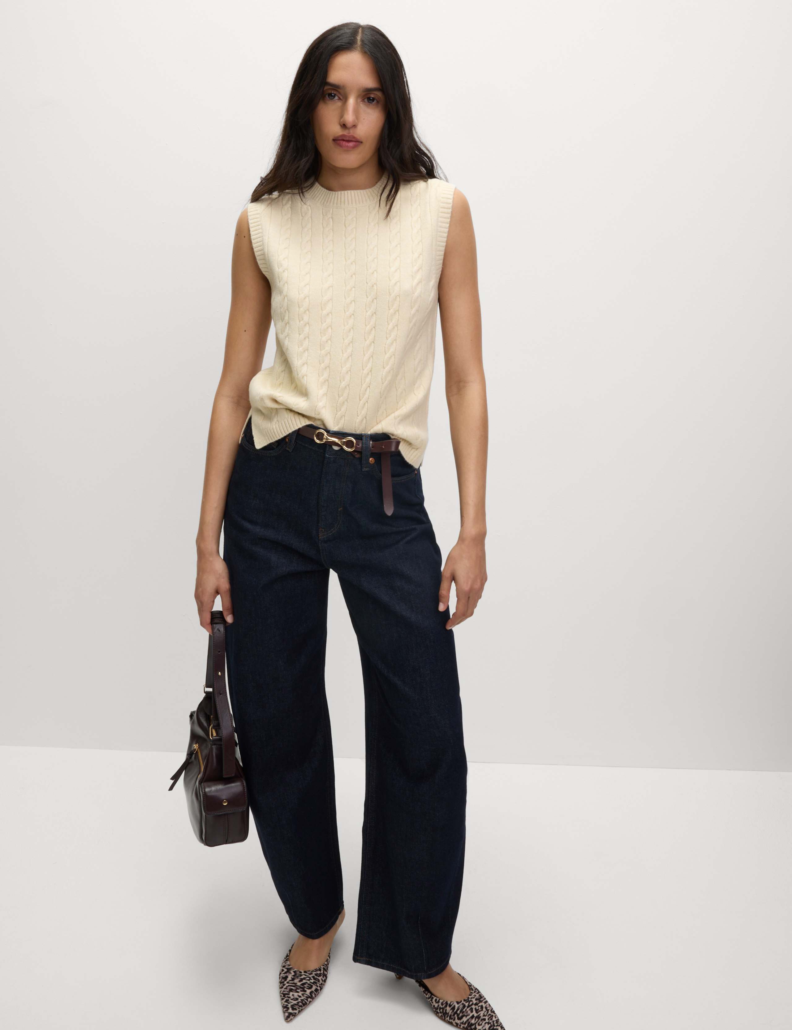 Air-Yarn Cable Knit Crew Neck Knitted Vest 3 of 7