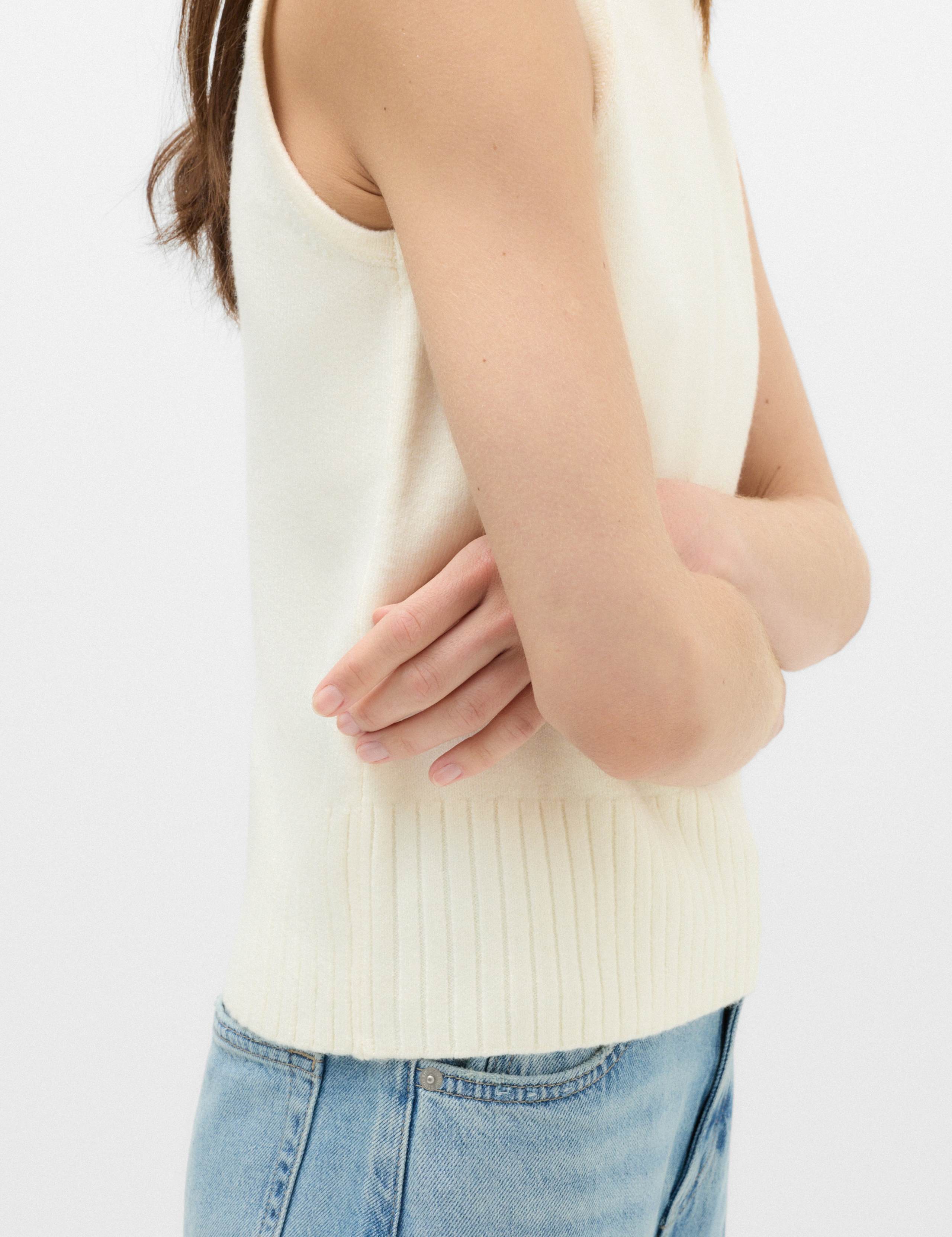 Air-Yarn Crew Neck Knitted Vest 6 of 7