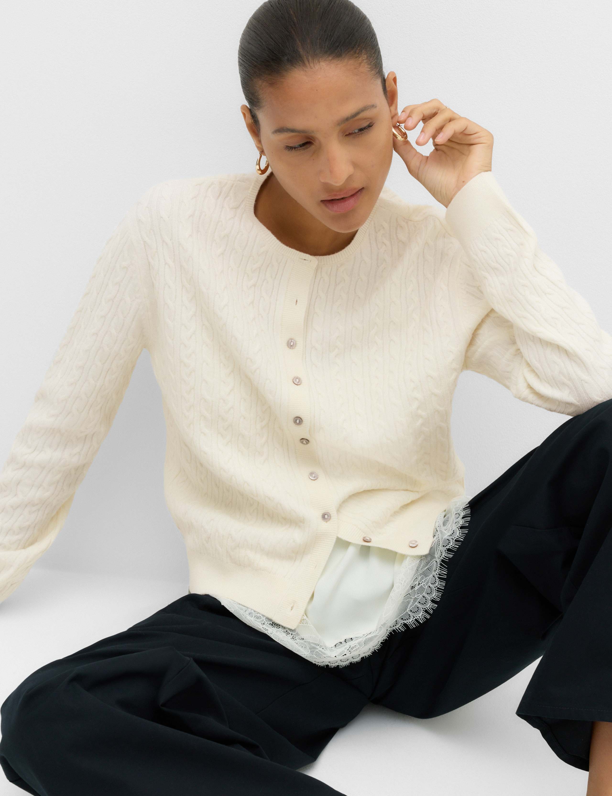 Air-Yarn Crew Neck Cable Knit Cardigan 6 of 6