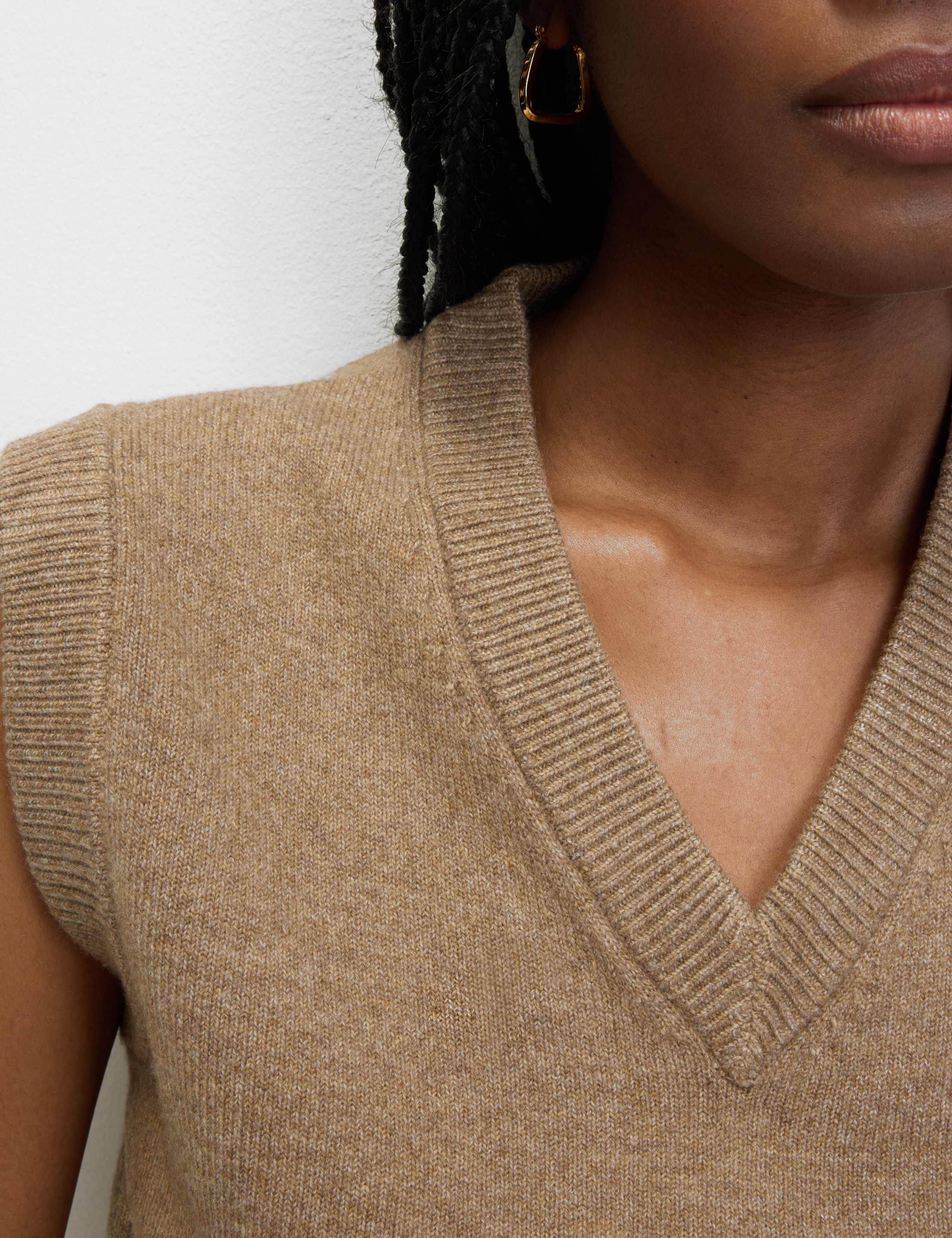 Air Yarn V-Neck Tabard 4 of 5