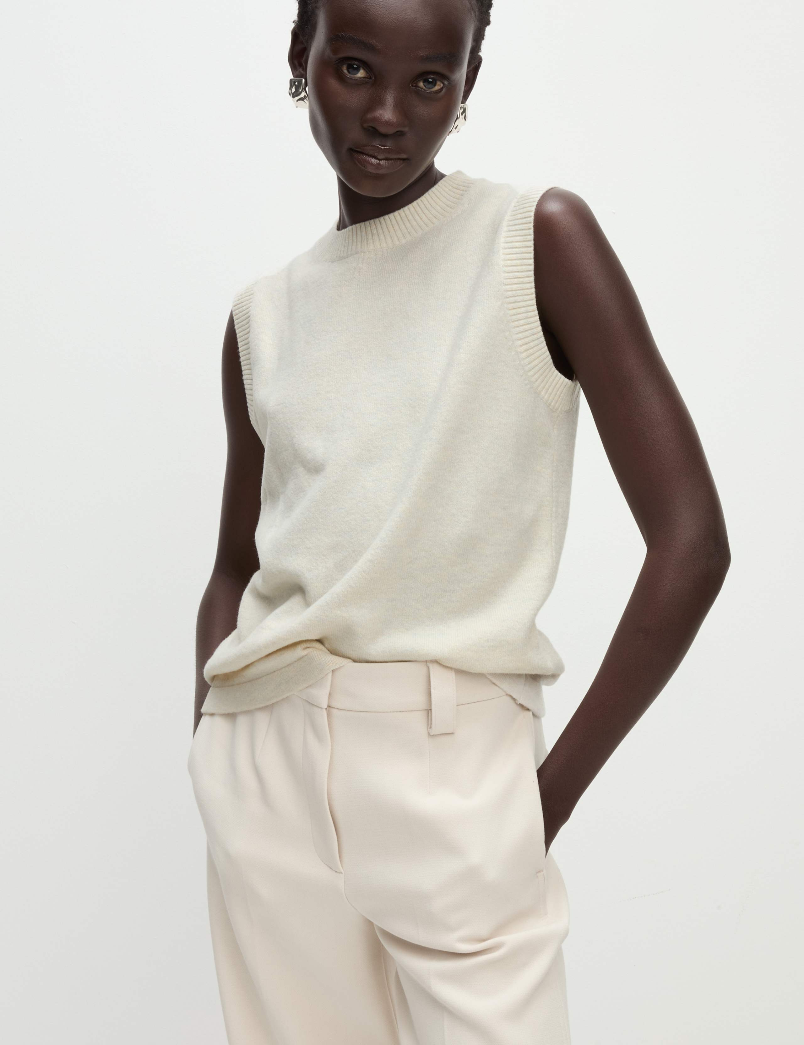 Air-Yarn Crew Neck Knitted Vest 5 of 6