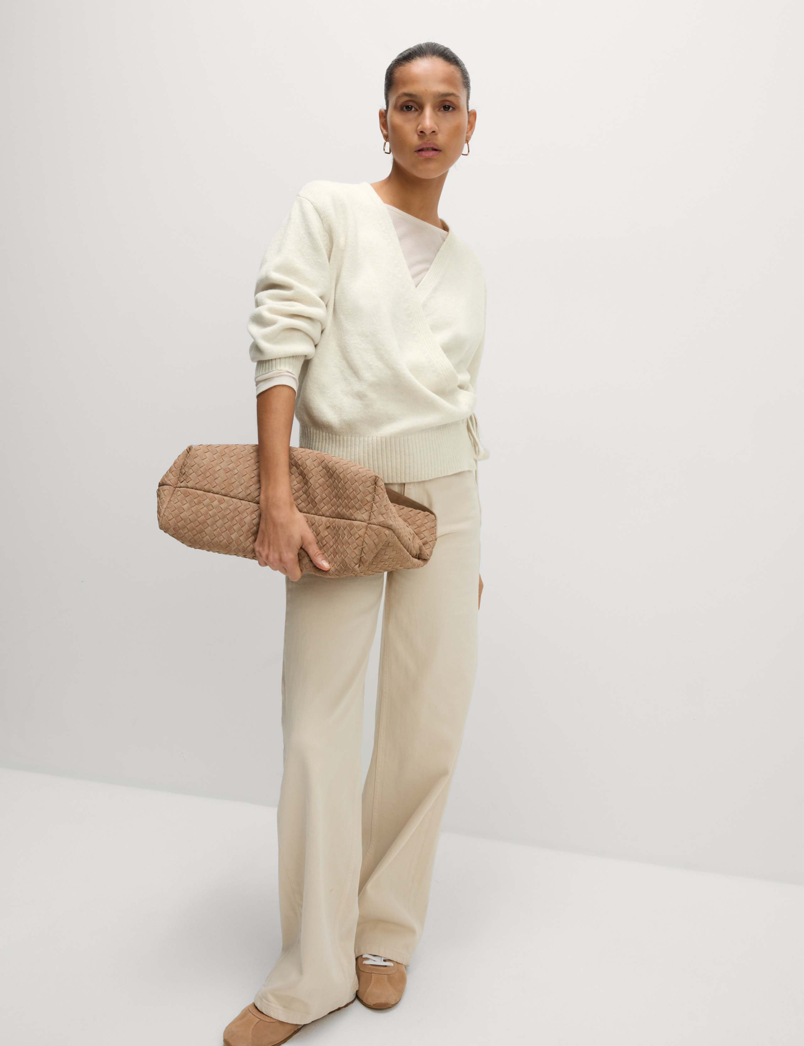 V-Neck Relaxed Cardigan 3 of 6